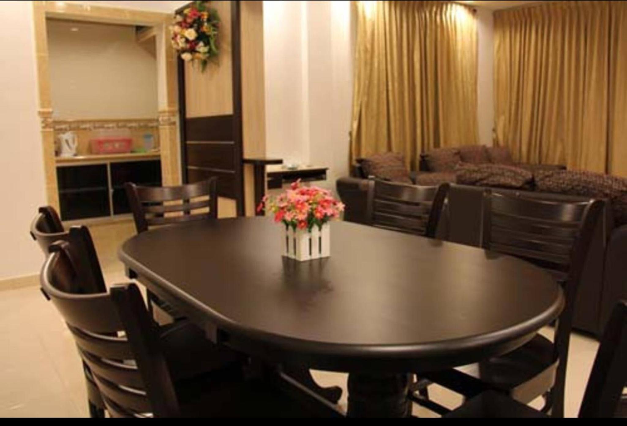 Crown Imperial Court Apartment (Madam Ng)1 photo 1