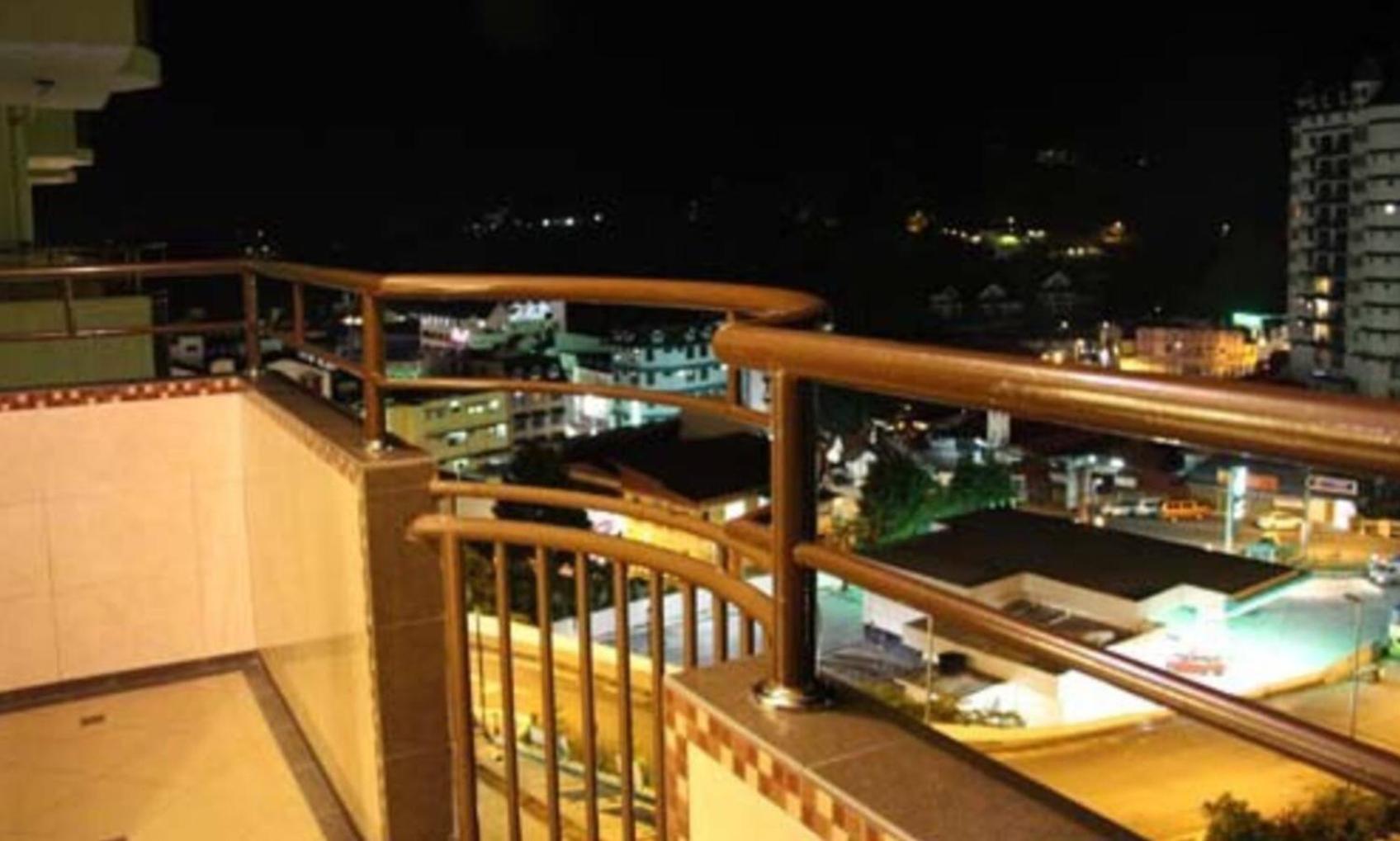 Crown Imperial Court Apartment (Madam Ng)1 photo 2