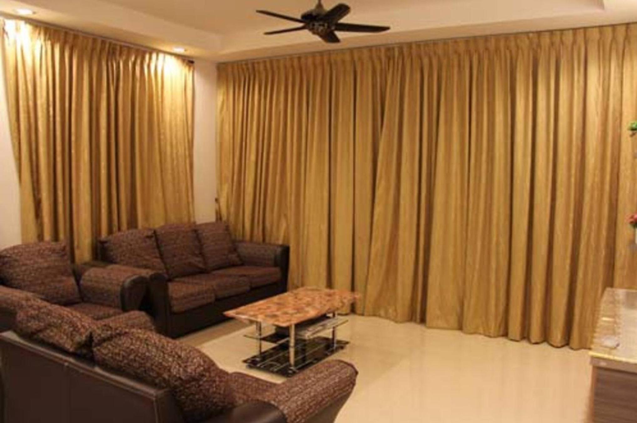 Crown Imperial Court Apartment (Madam Ng)1 photo 6