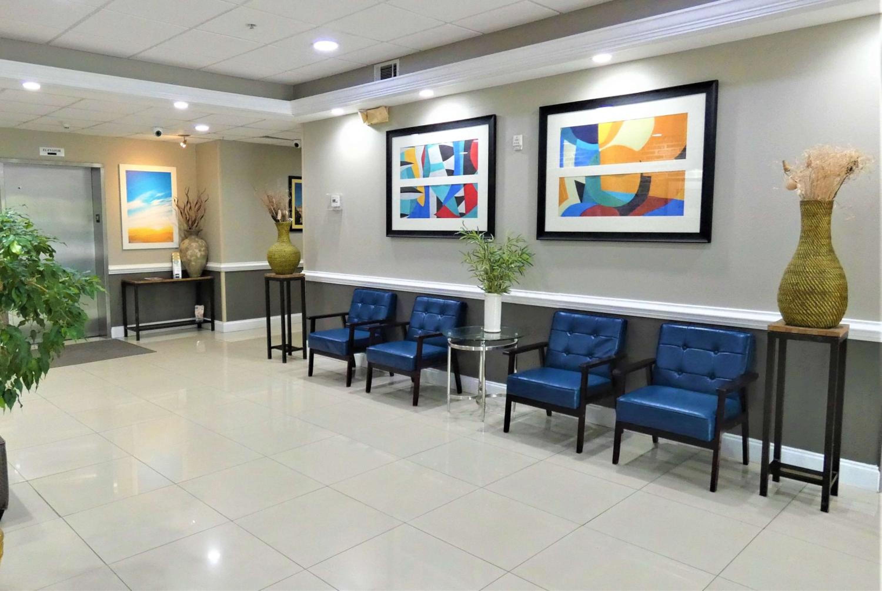Ridgeland Vacations - Days Inn  Suites by Wyndham Savannah North I-95 - Property Image 2