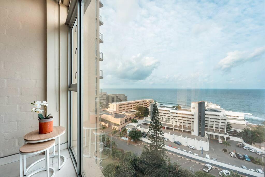 1002 La Ballito-trendy apartment with endless view view 4
