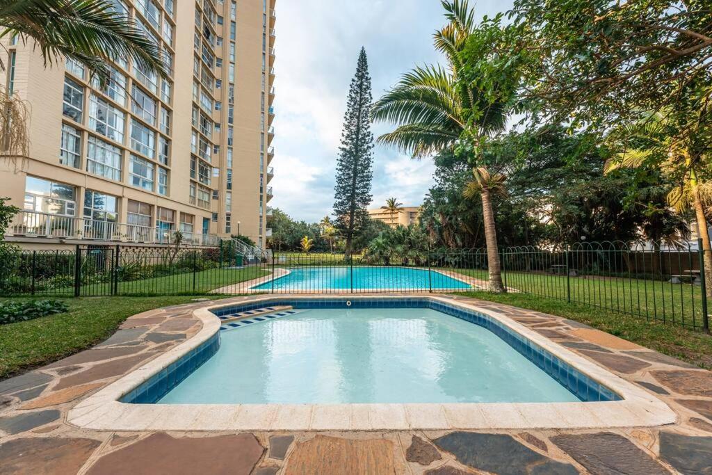 1002 La Ballito-trendy apartment with endless view view 5