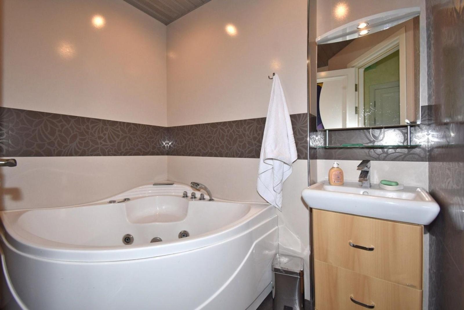 Caskade- Tamanyan Street, 2 bedrooms Beautiful, Renovated apartment KS343