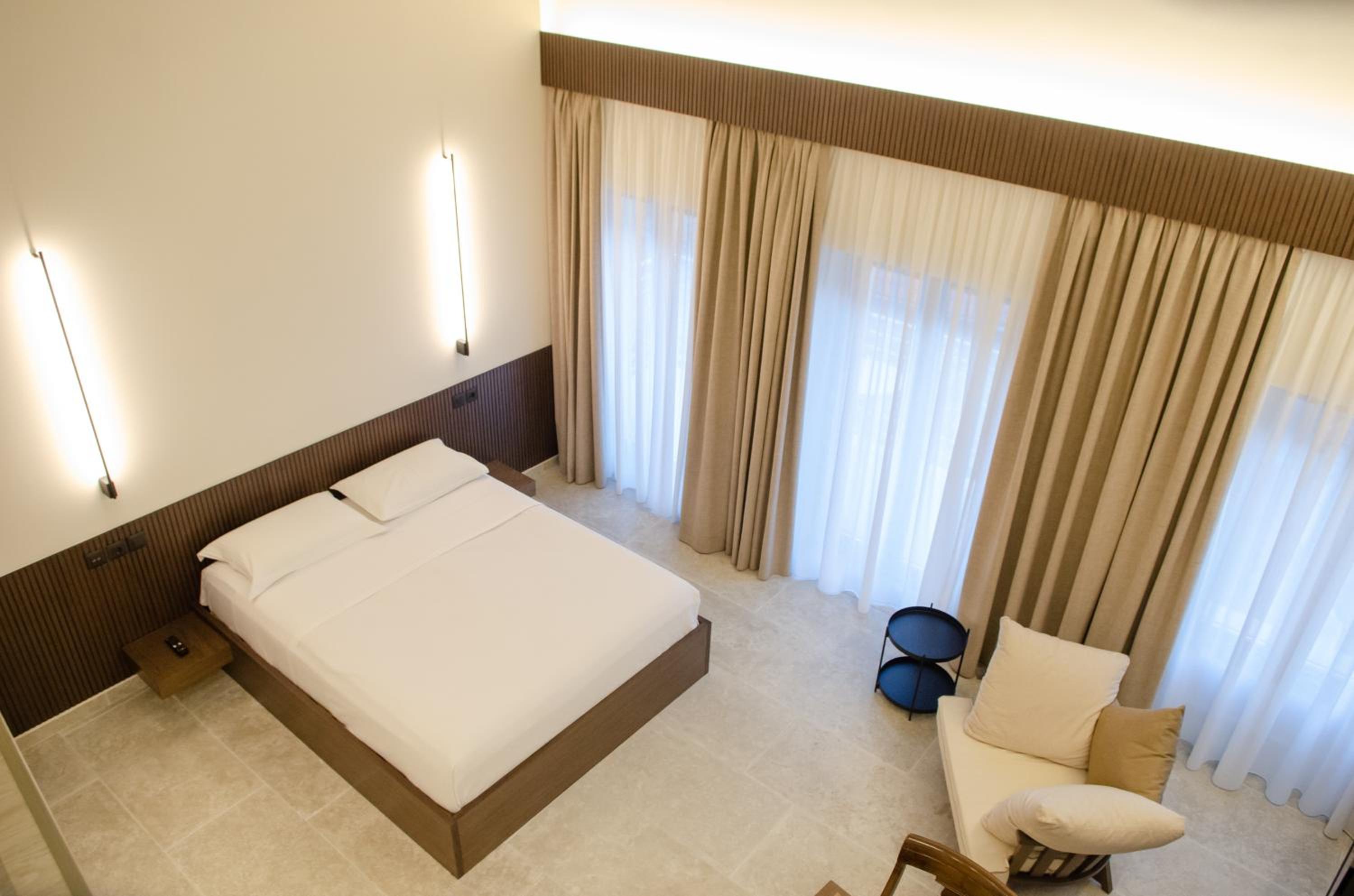 Leone suites