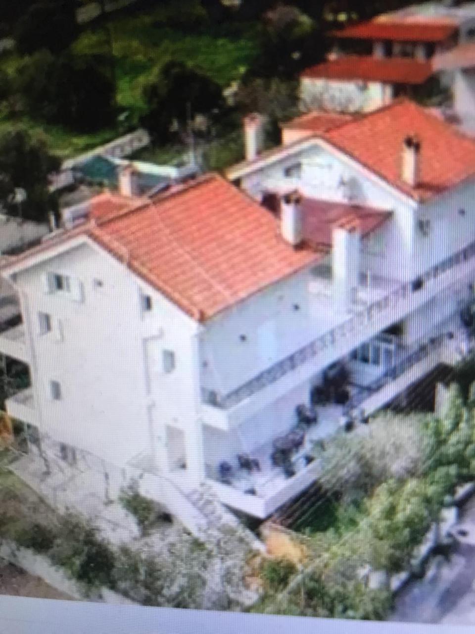 Beautiful maisonette with a view to the mountains and the sea