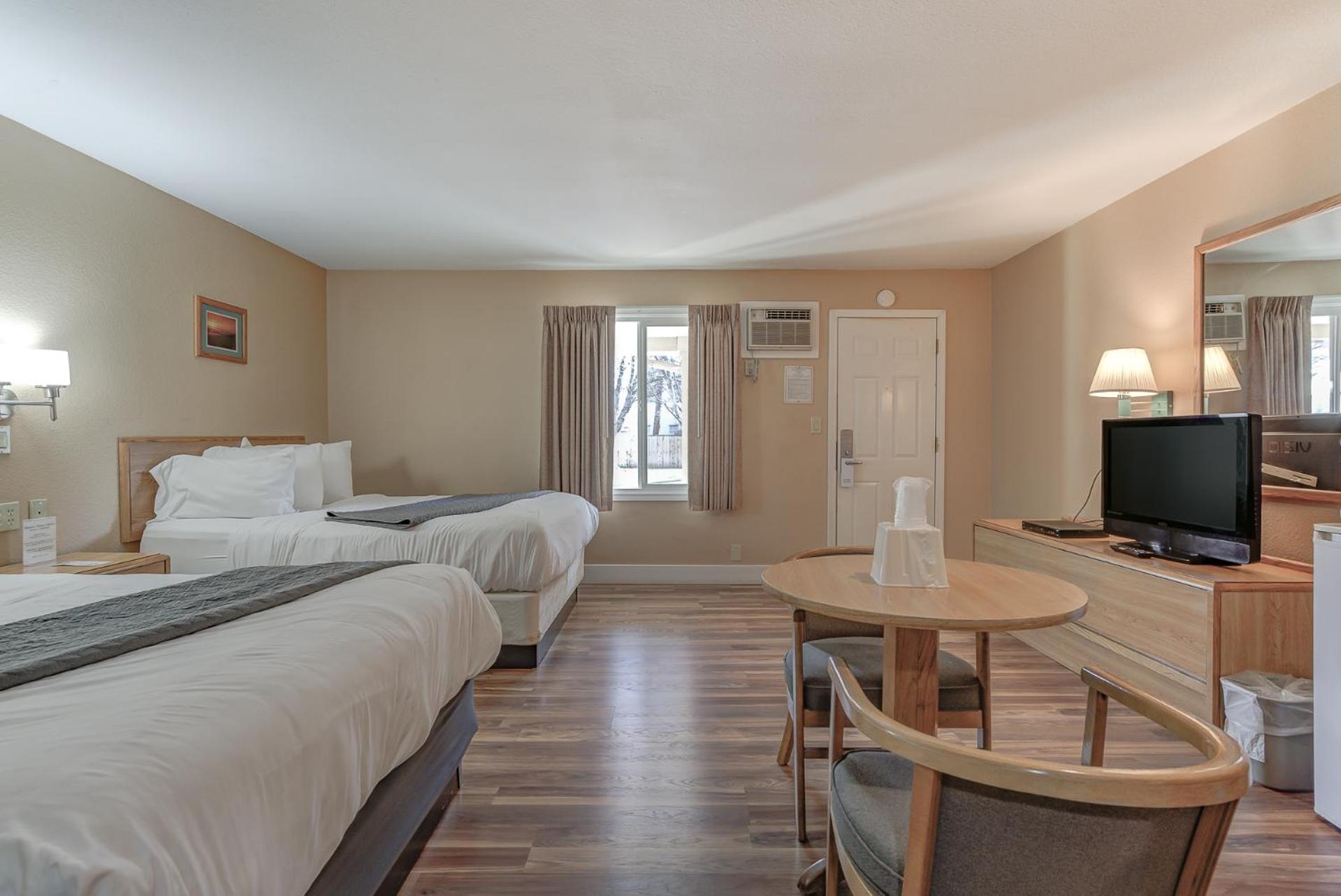 Shasta Pines Motel & Suites