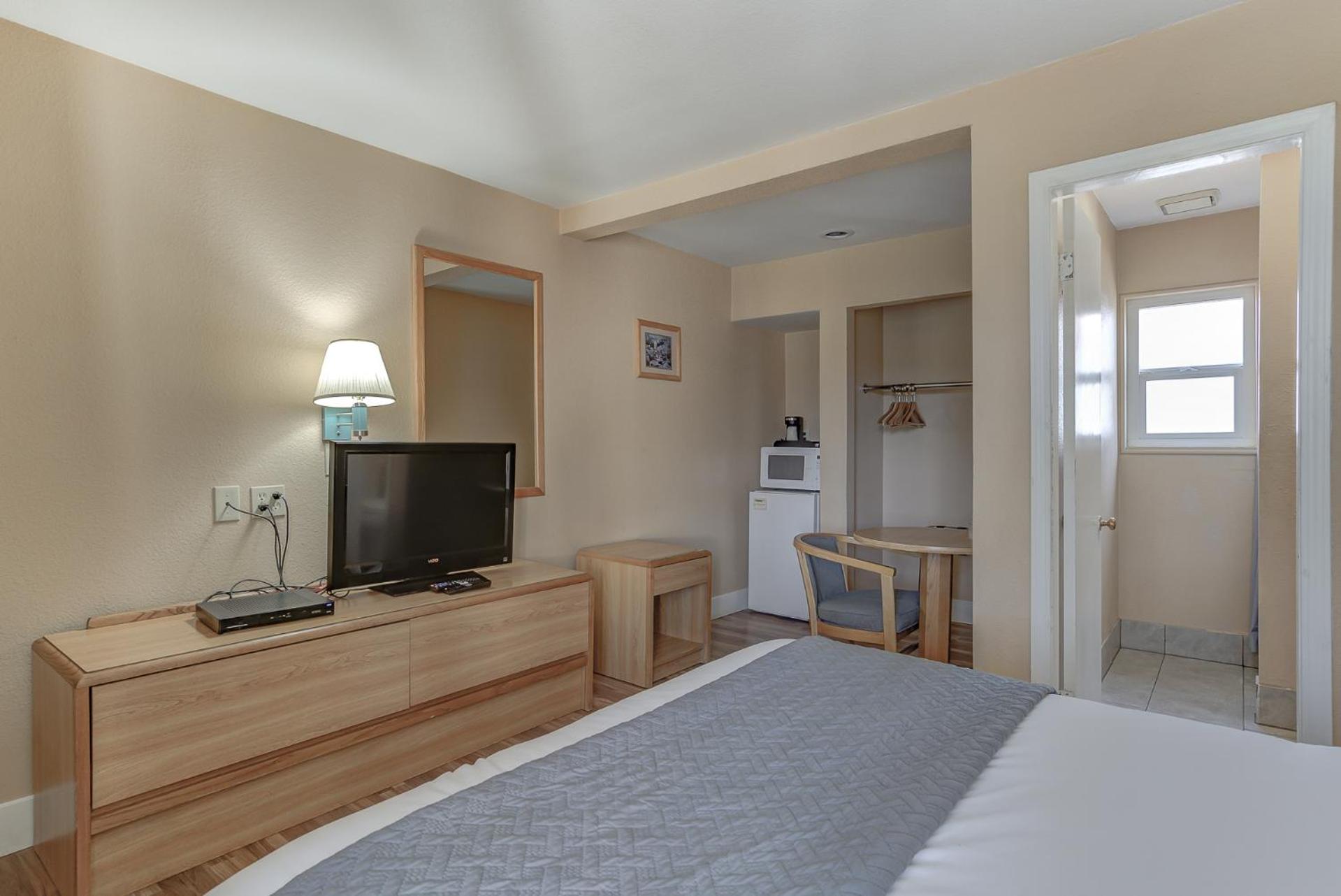 Shasta Pines Motel & Suites