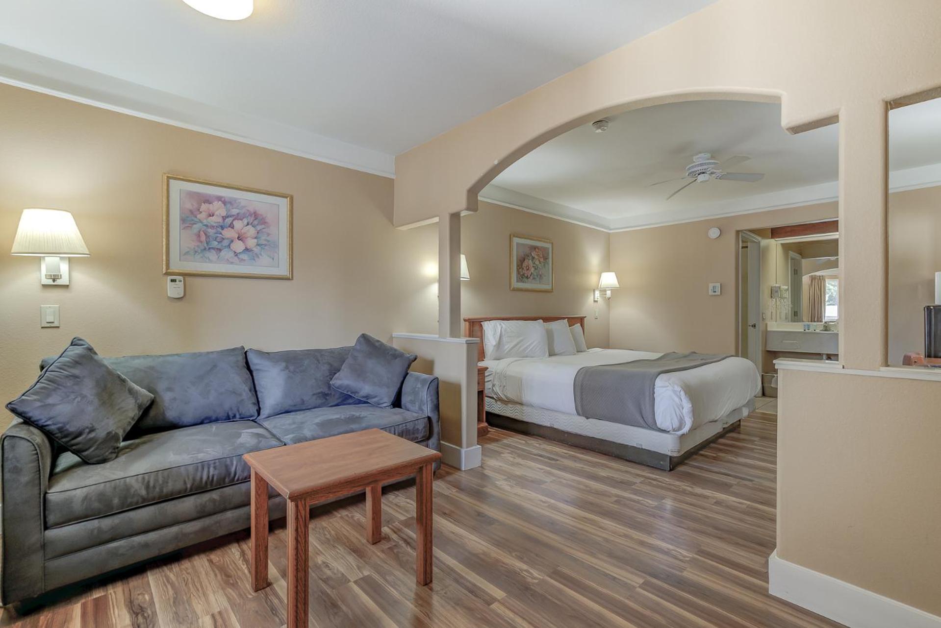 Shasta Pines Motel & Suites