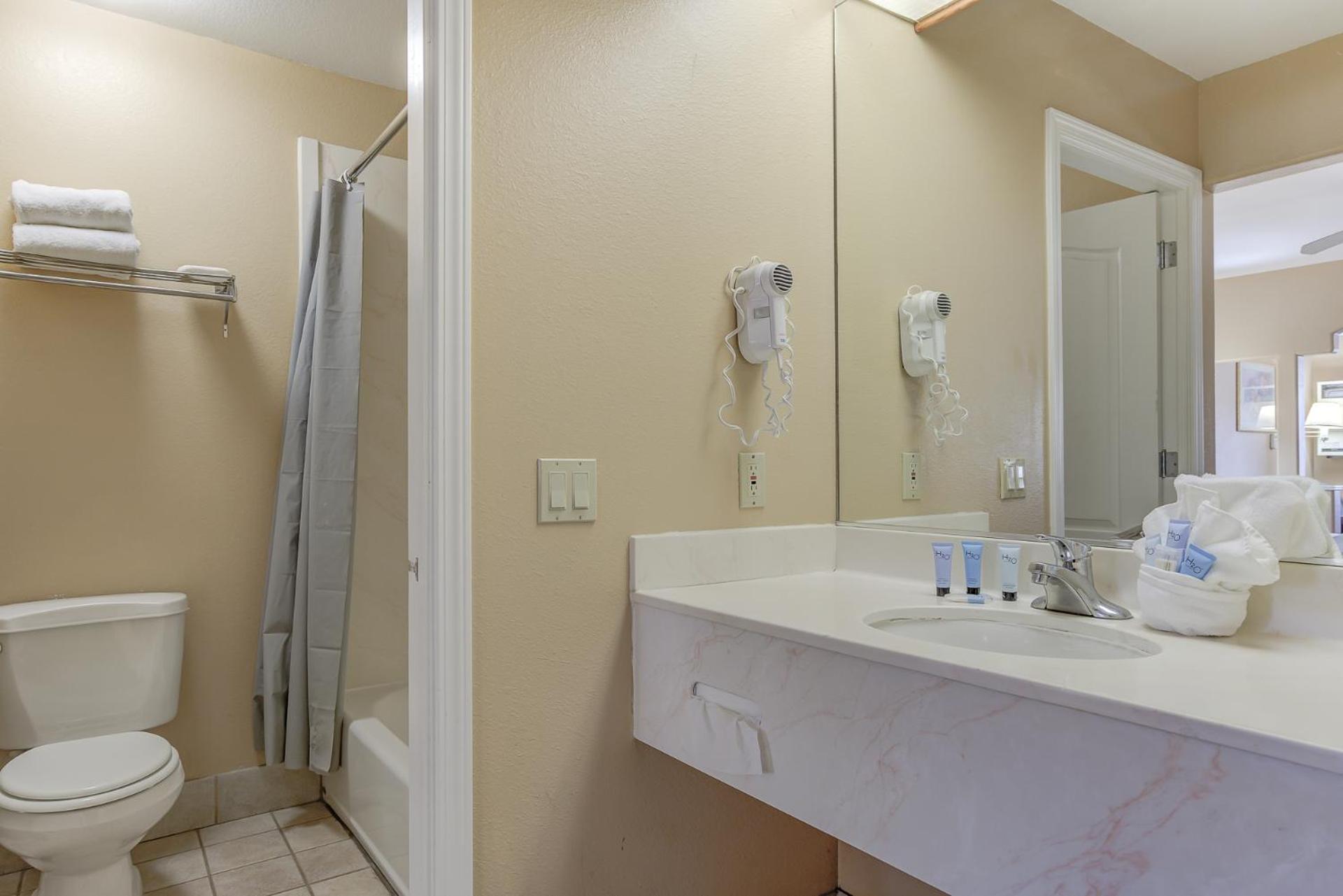 Shasta Pines Motel & Suites