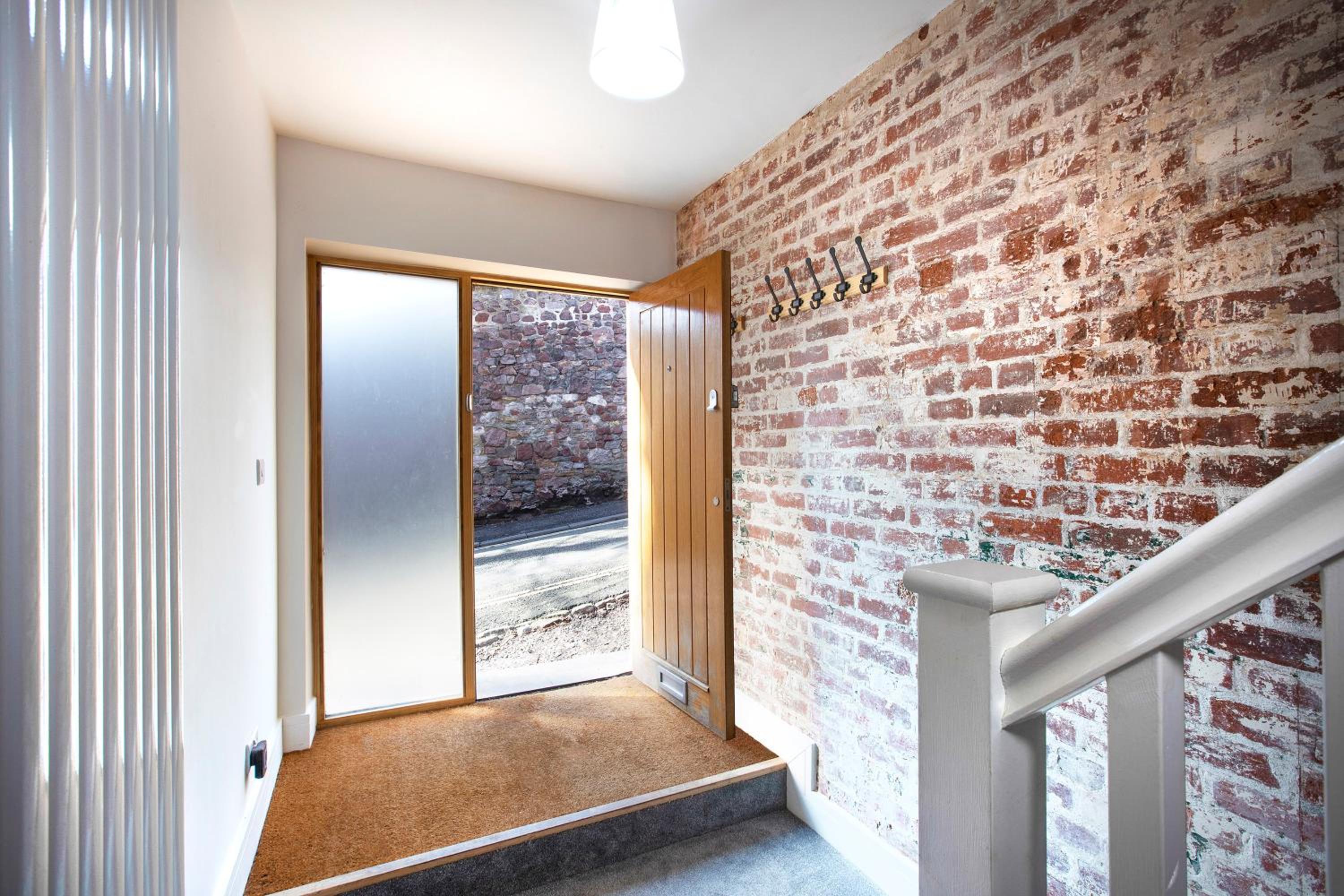 Large family, city centre Coach House view 5