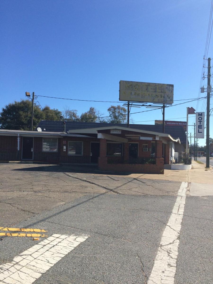 Marianna Vacations - Best Value Inn Motel Sandusky - Property Image 26