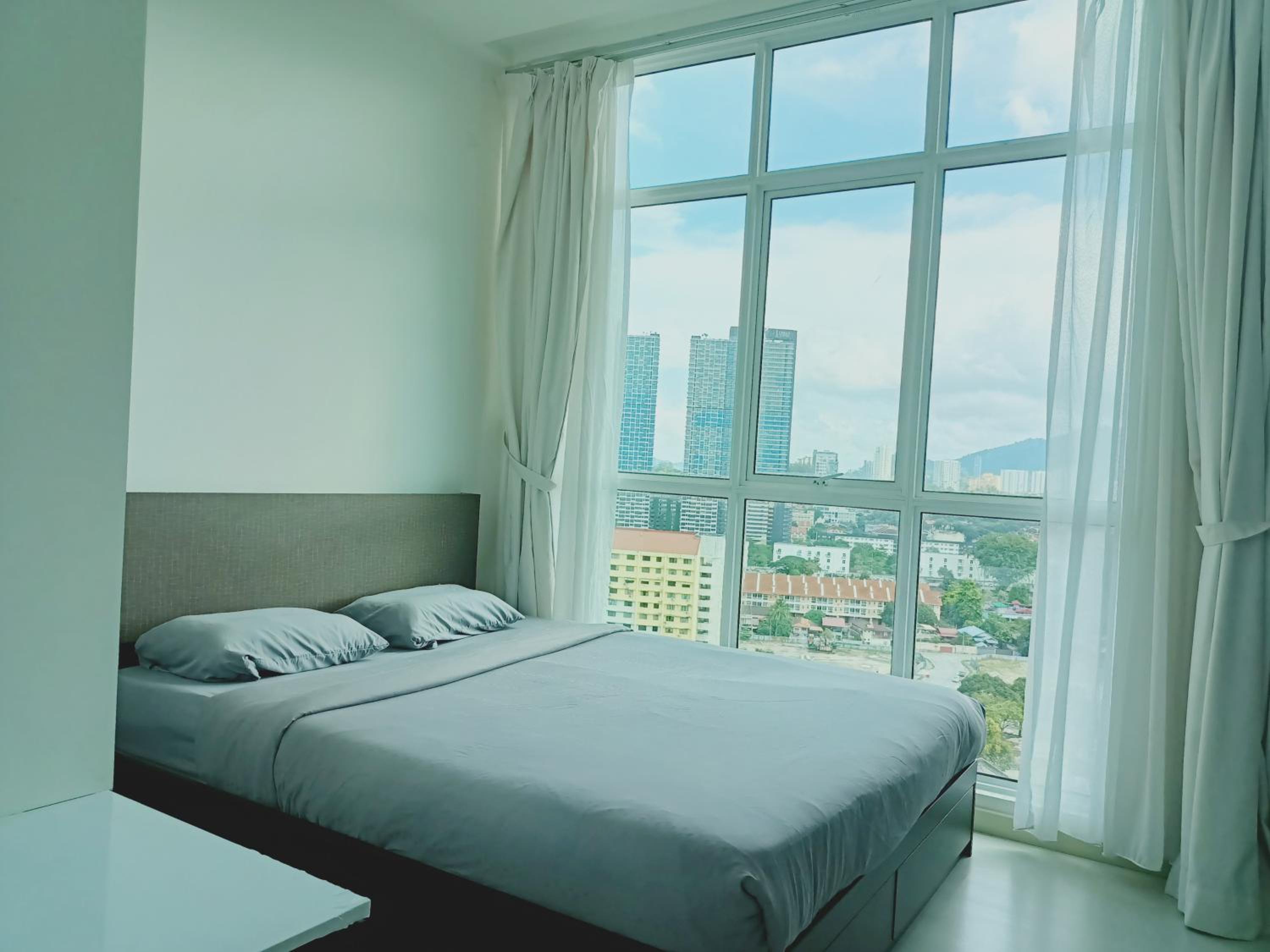 Deluxe Suites Stay, Netflix,2BR, view 3