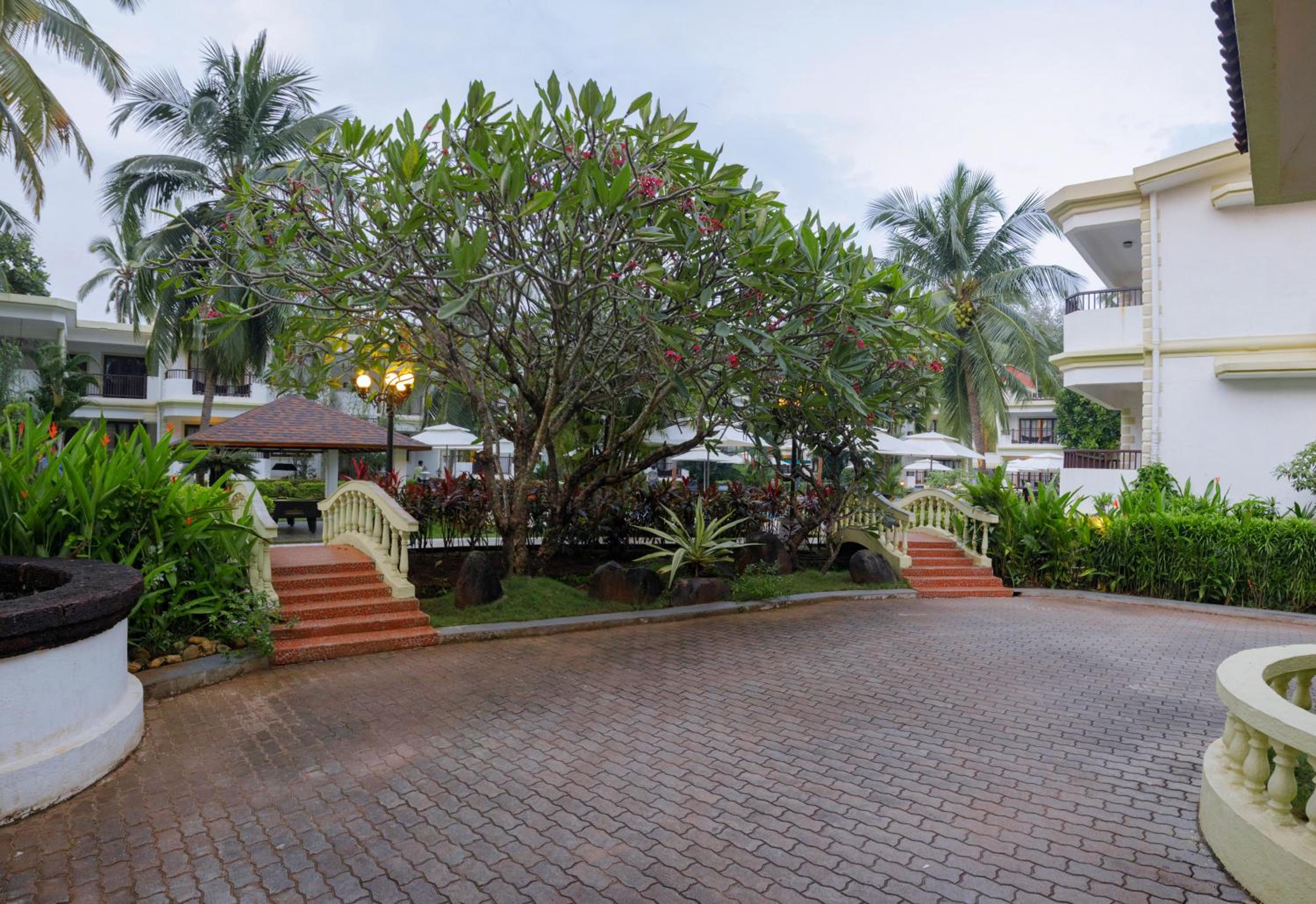 Sonesta Inns Beach Resort - Candolim Beach view 4