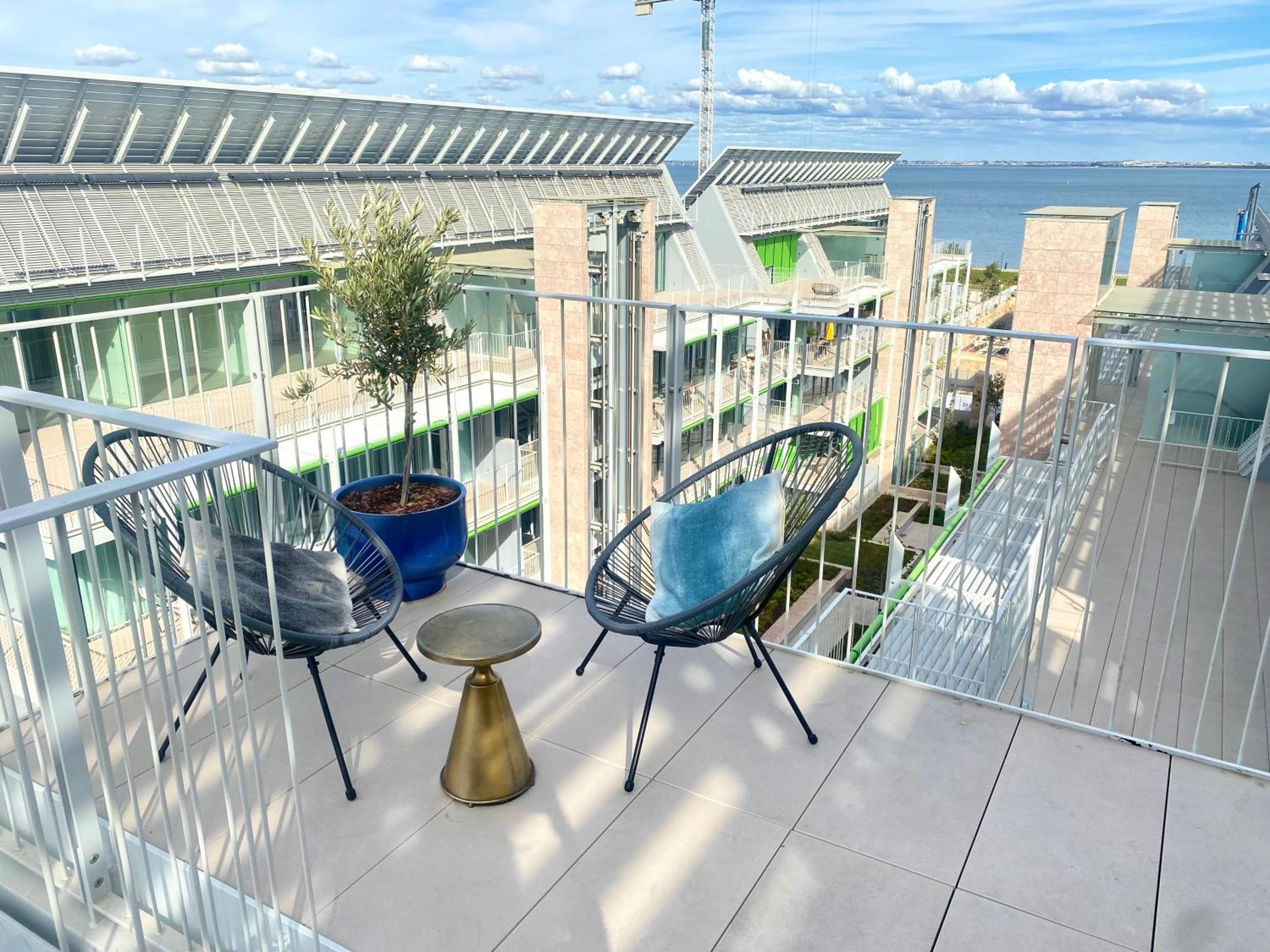 Penthouse with stunning river views view 2