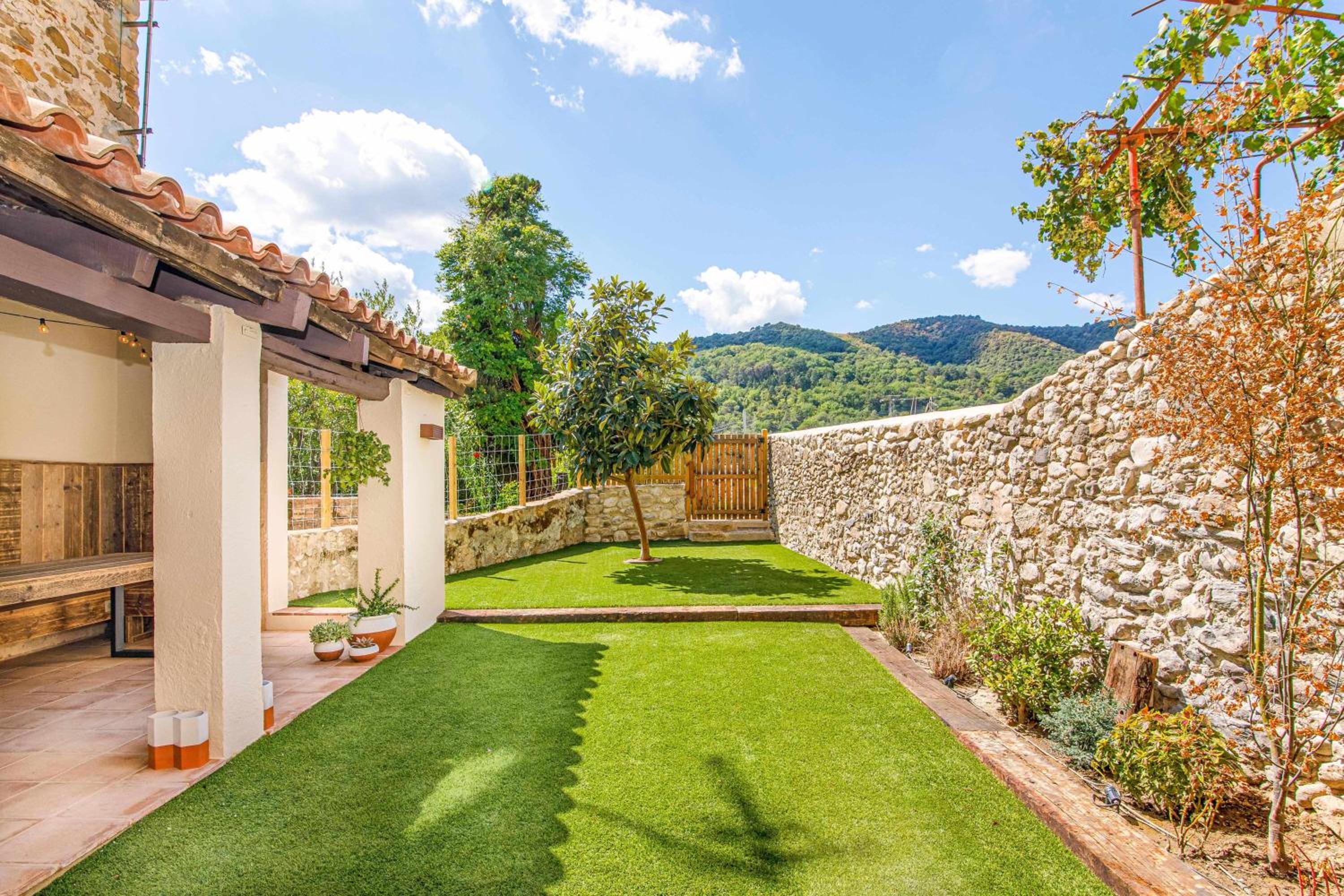 El Molino de Besalú (Casa con jardín) view 2