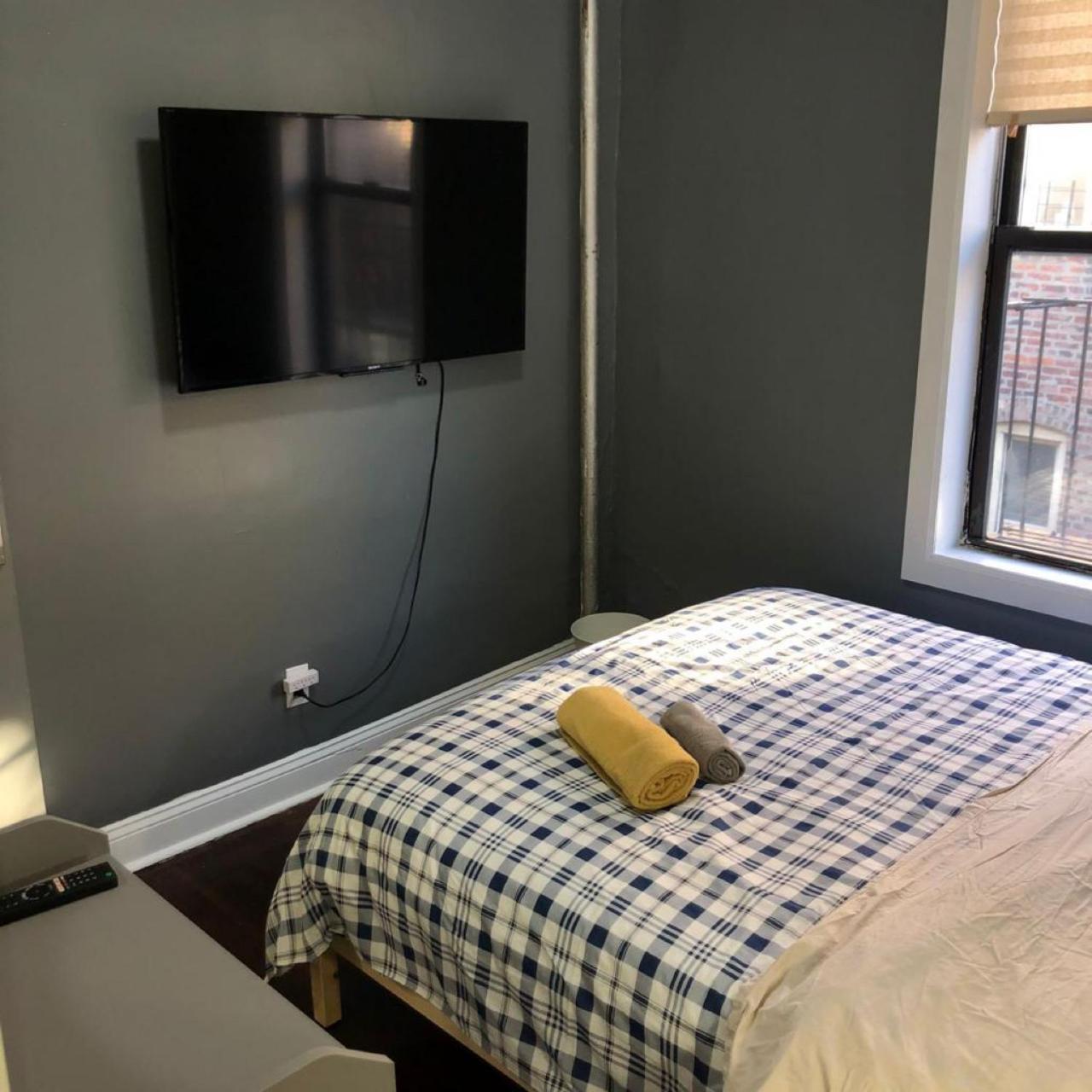 private room in a shared apartment 15 minutes to times square!