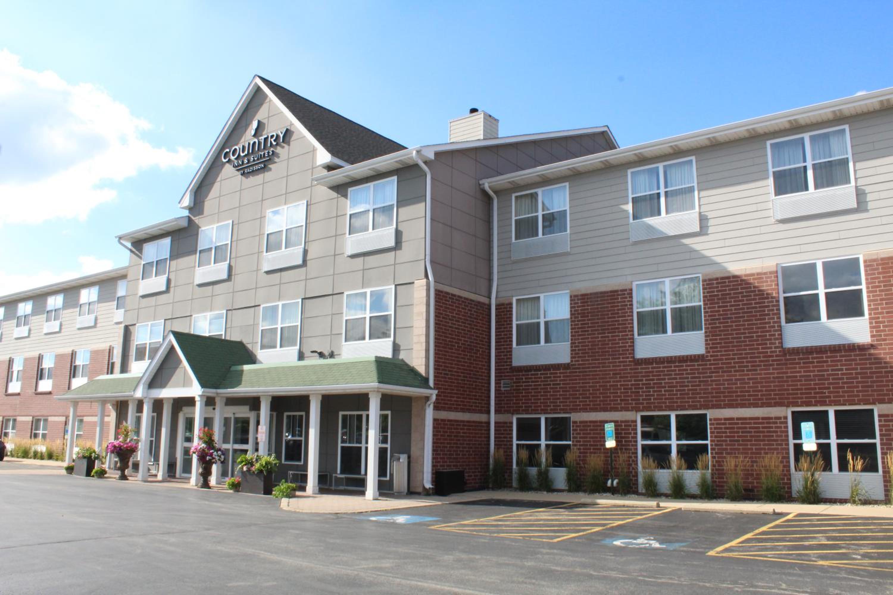Hotel Country Inn & Suites by Radisson, Crystal Lake, IL