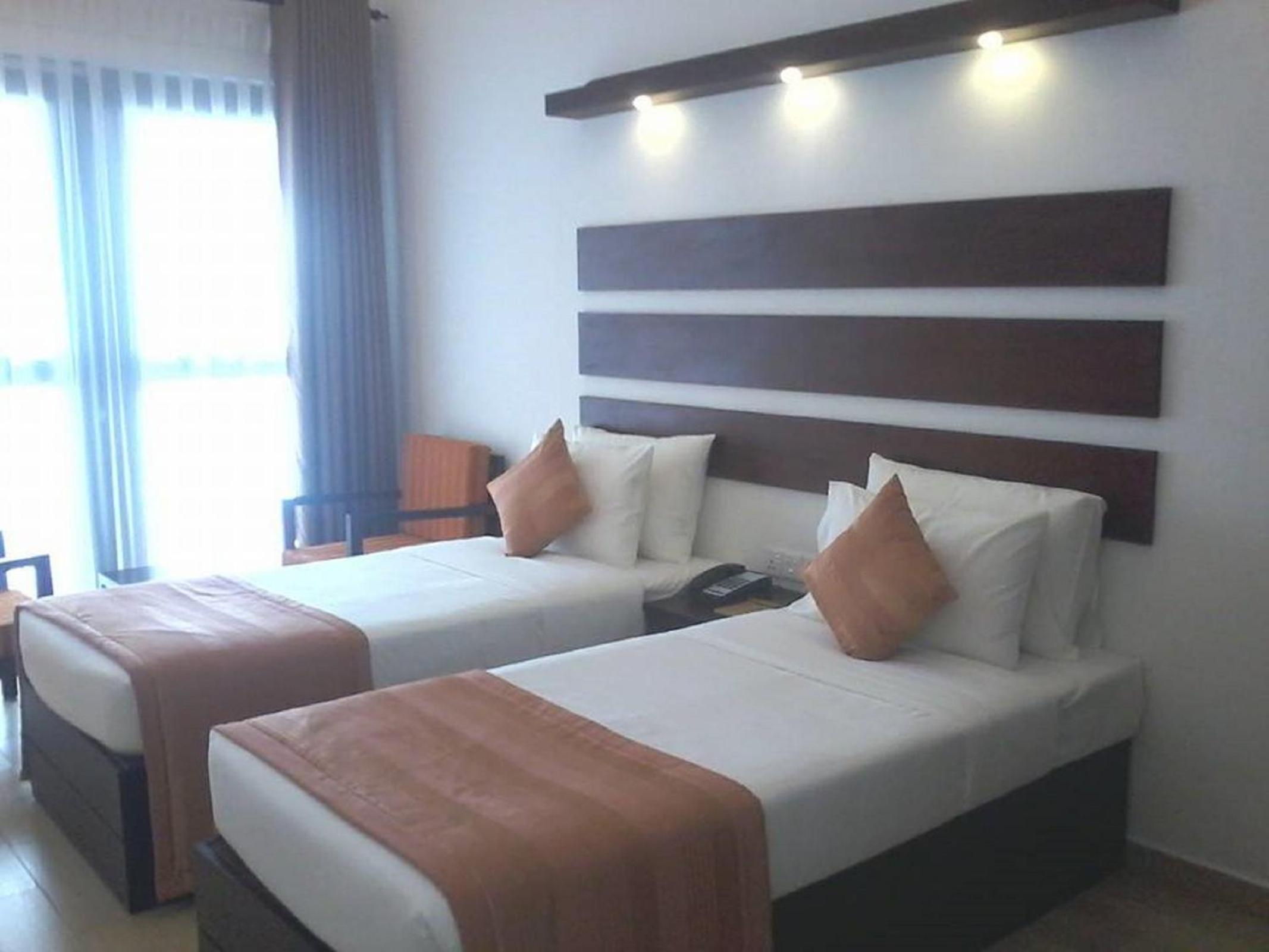 Avenra Beach Hikkaduwa