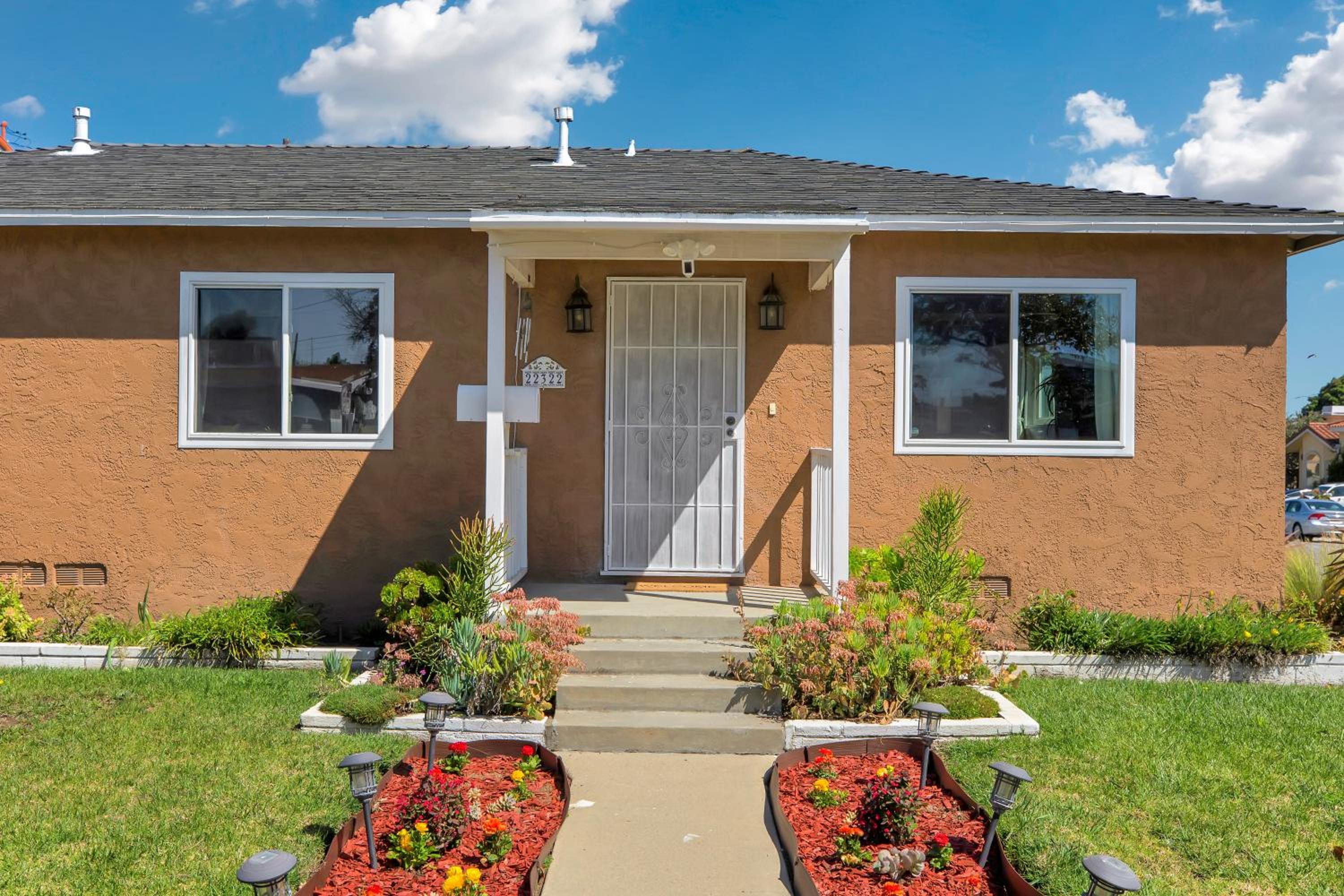 LUX -- A Perfect Home in South Bay 10 Mins to Beaches view 5
