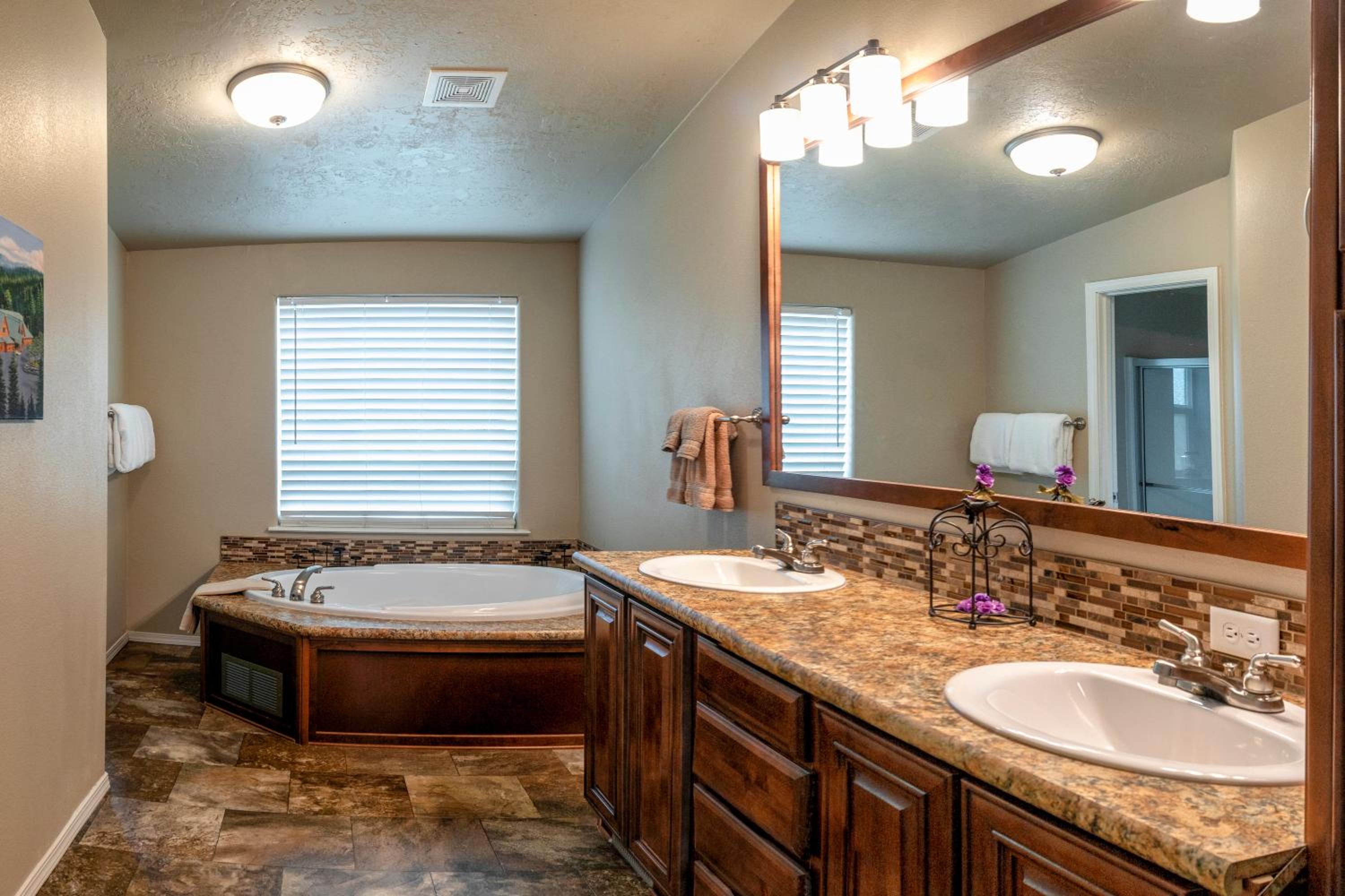Ashland Vacations - Callahan's Mountain Lodge - Property Image 23