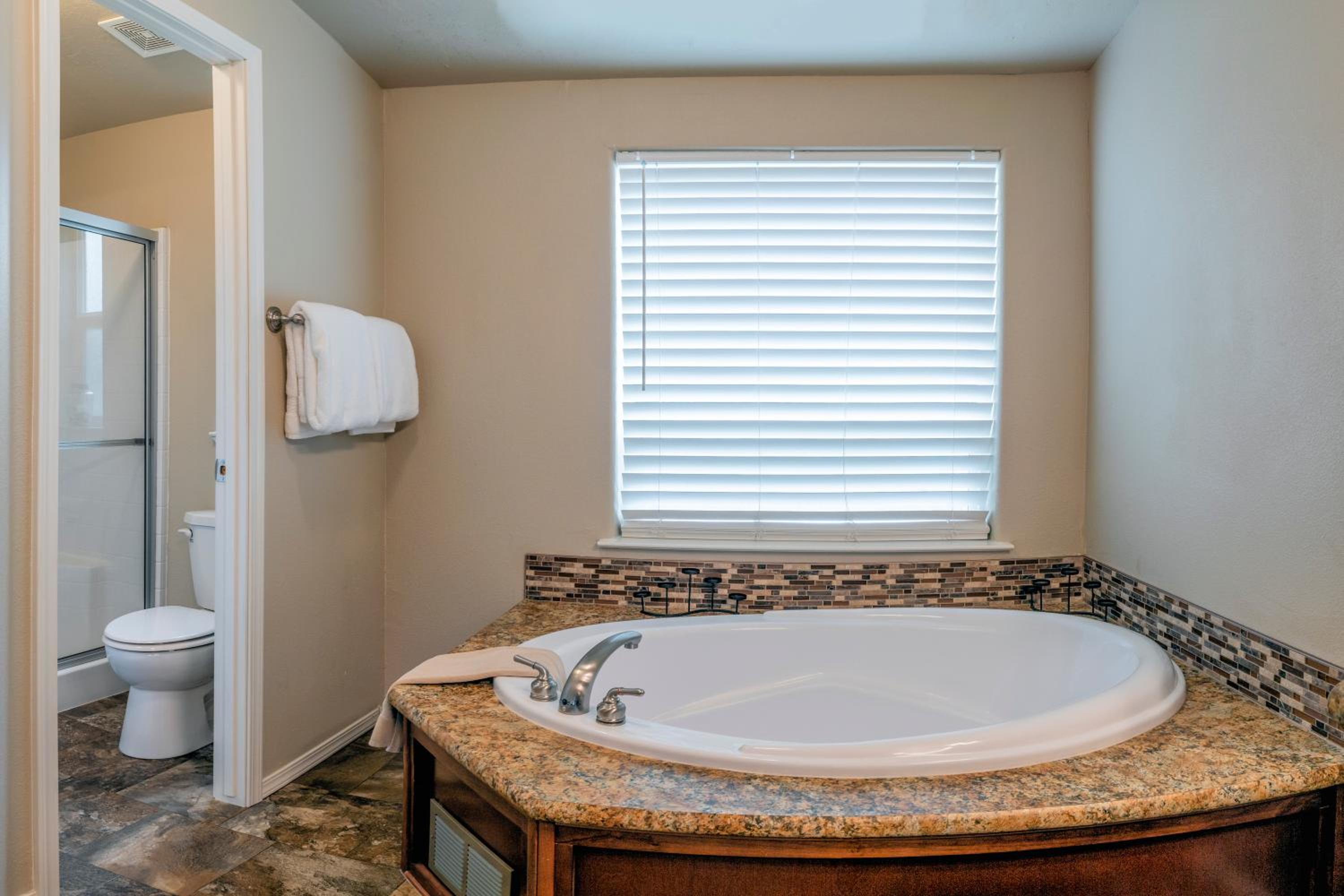 Ashland Vacations - Callahan's Mountain Lodge - Property Image 26