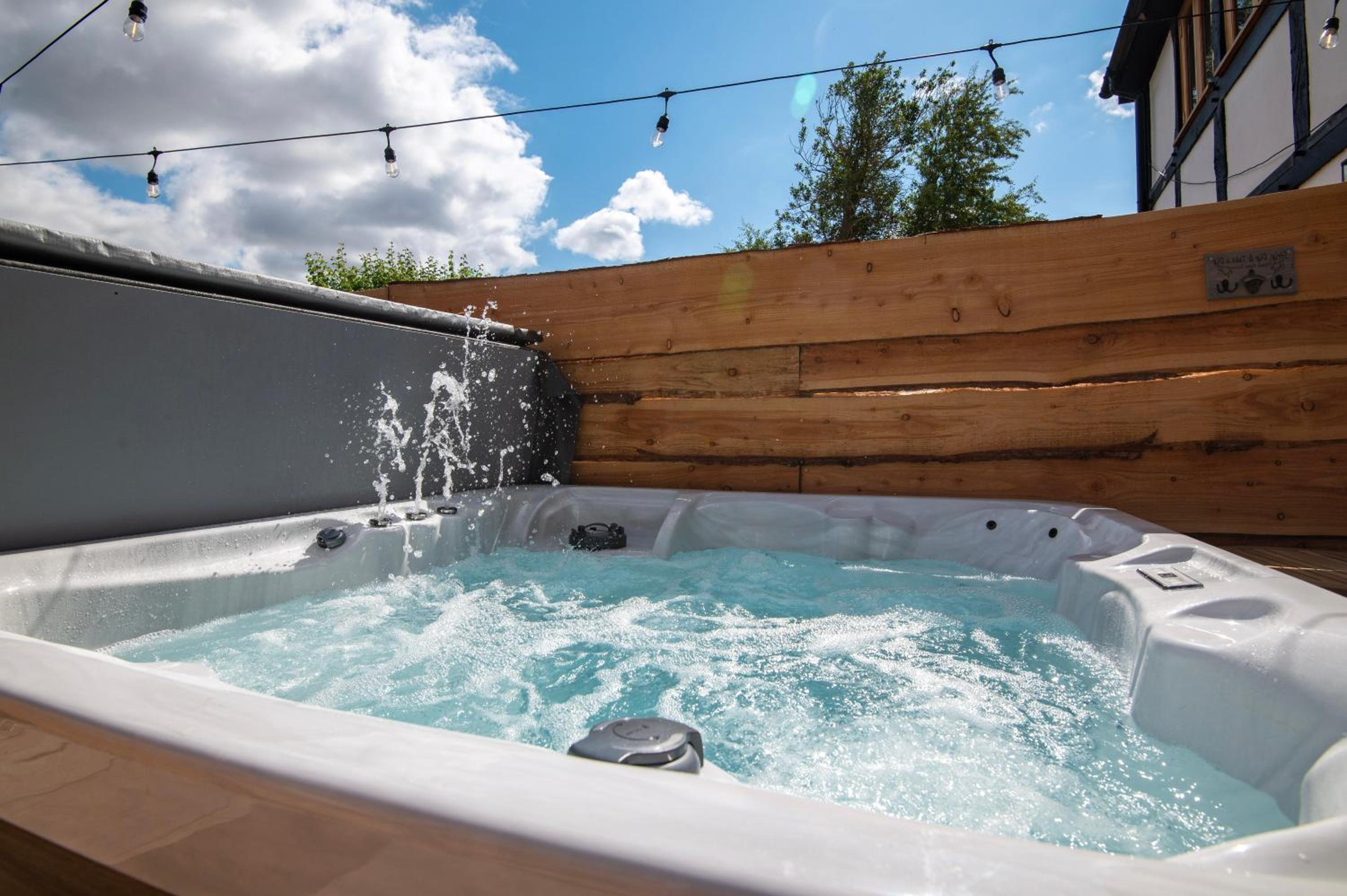 Apple Tree Cottage - Cosy 2 Bed with Deluxe HOT TUB & Log Burner view 4