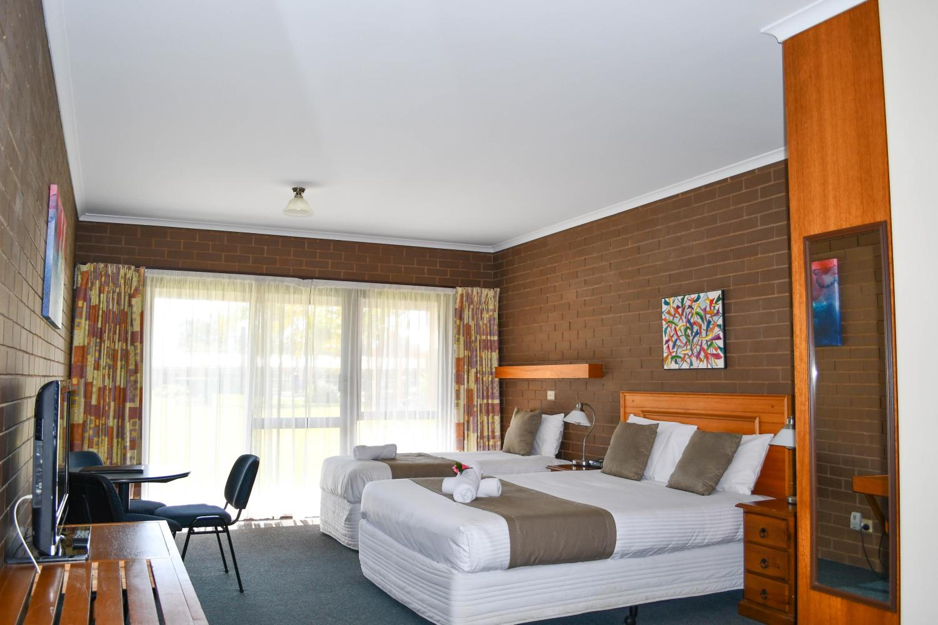 Barooga Country Inn Motel