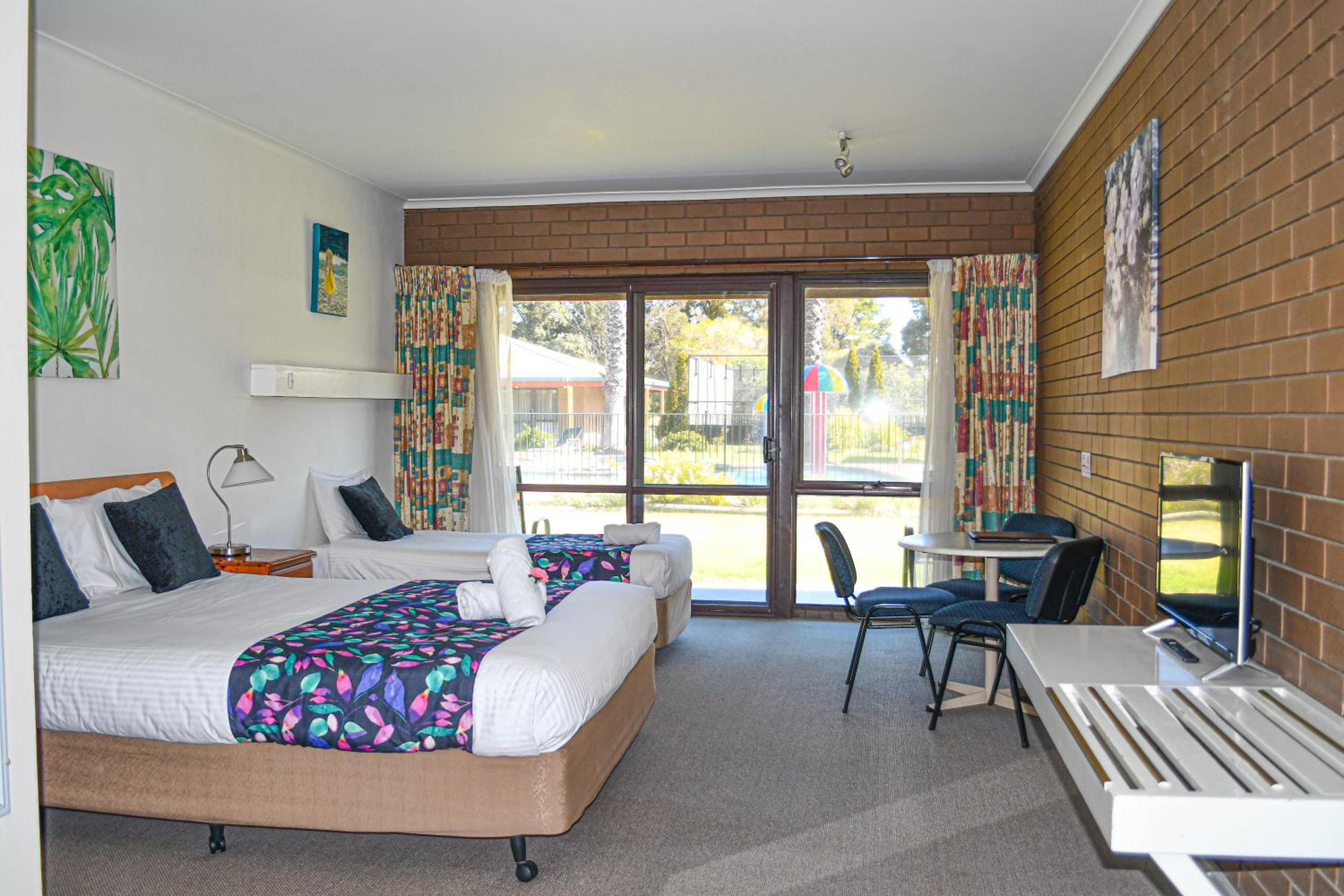 Barooga Country Inn Motel