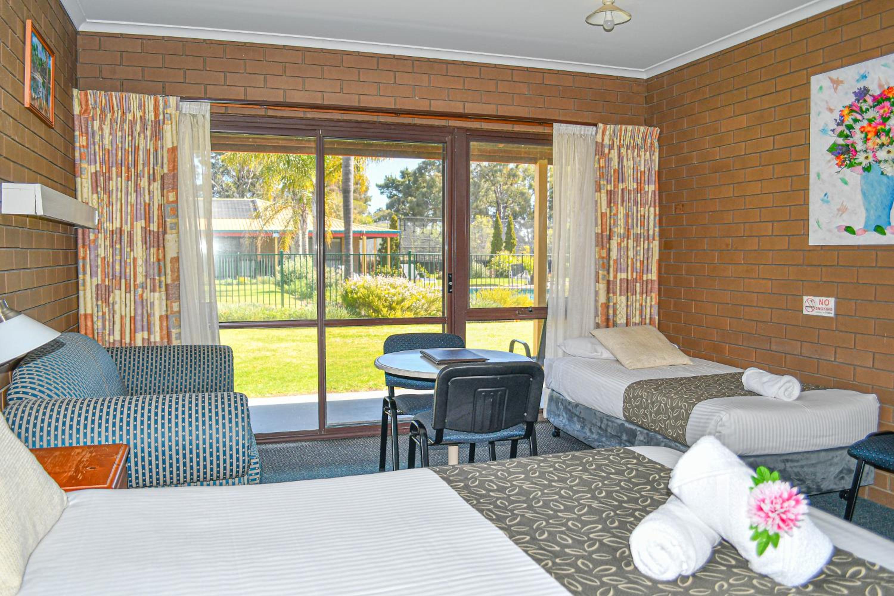 Barooga Country Inn Motel