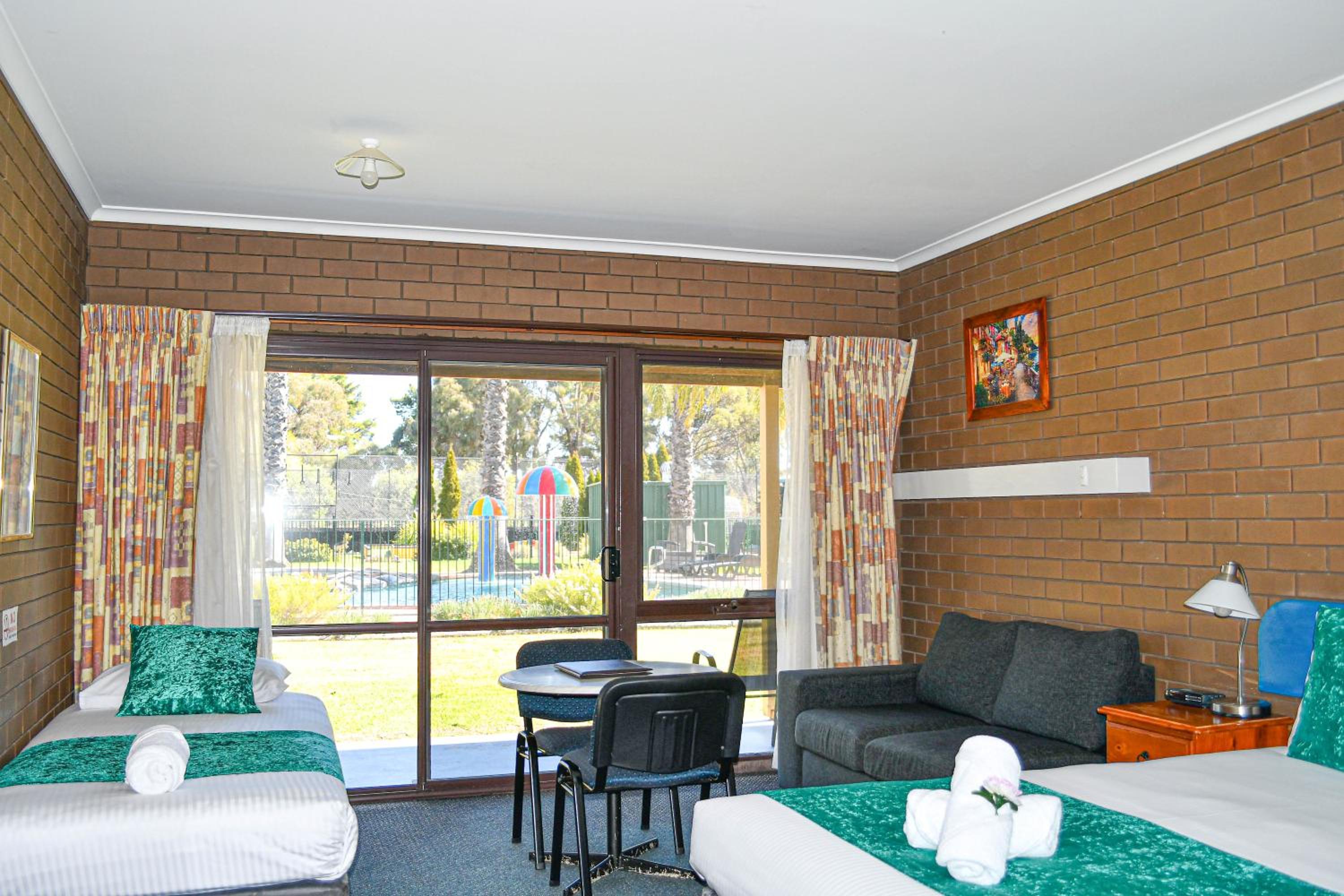 Barooga Country Inn Motel