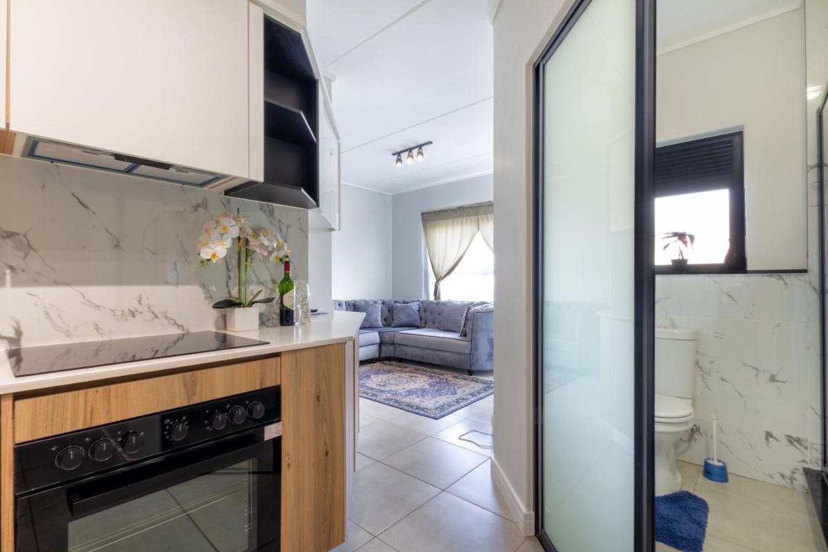 Lovely 1 Modern bedroom in Waterfall City, Midrand, photo 4 of 23