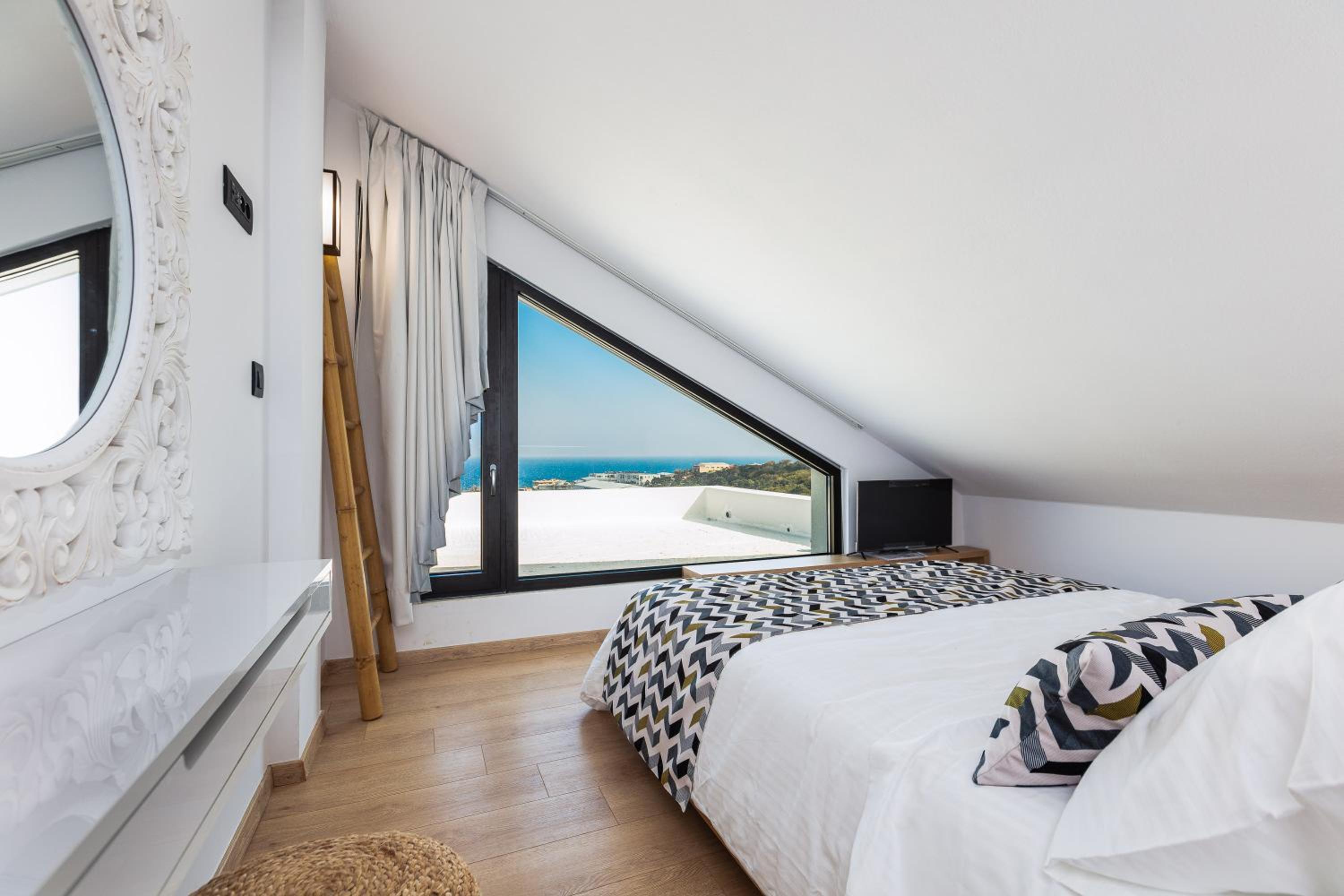Mageia Exclusive Residence - Twin Villas & Sports Facilities by etouri