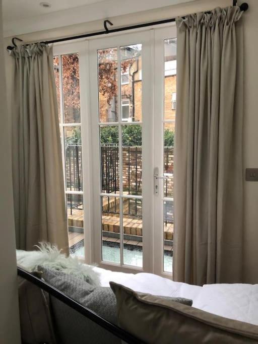 Stylish 3-bedroom flat in Kensington