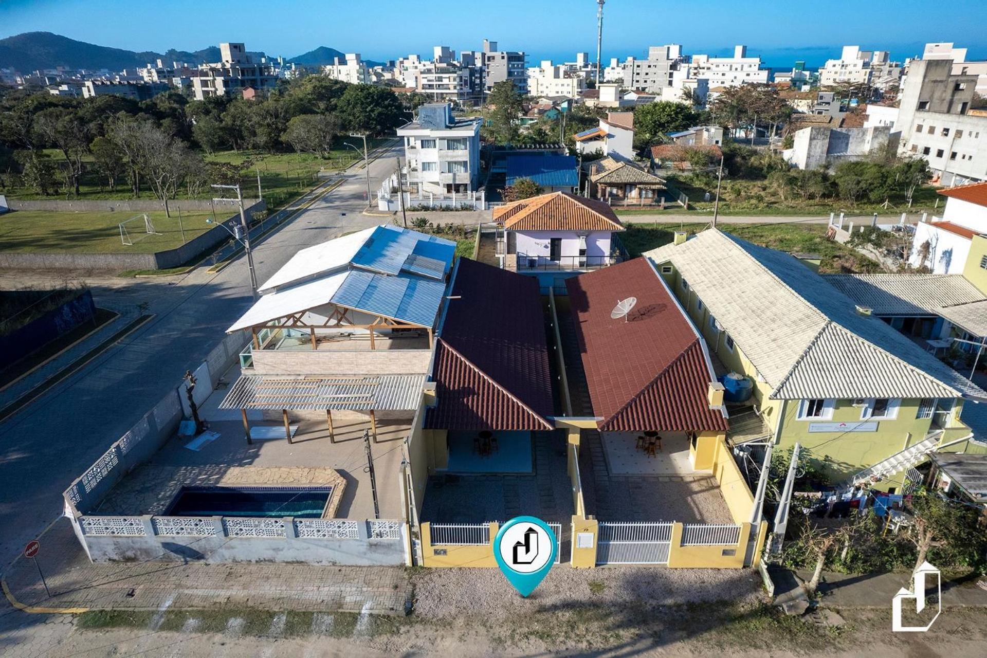 Casa térrea com 02 dormitórios
