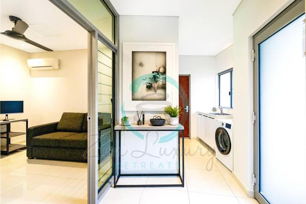 ZEN ARCTIC Luxury 2-Story T/House + Pool & Markets