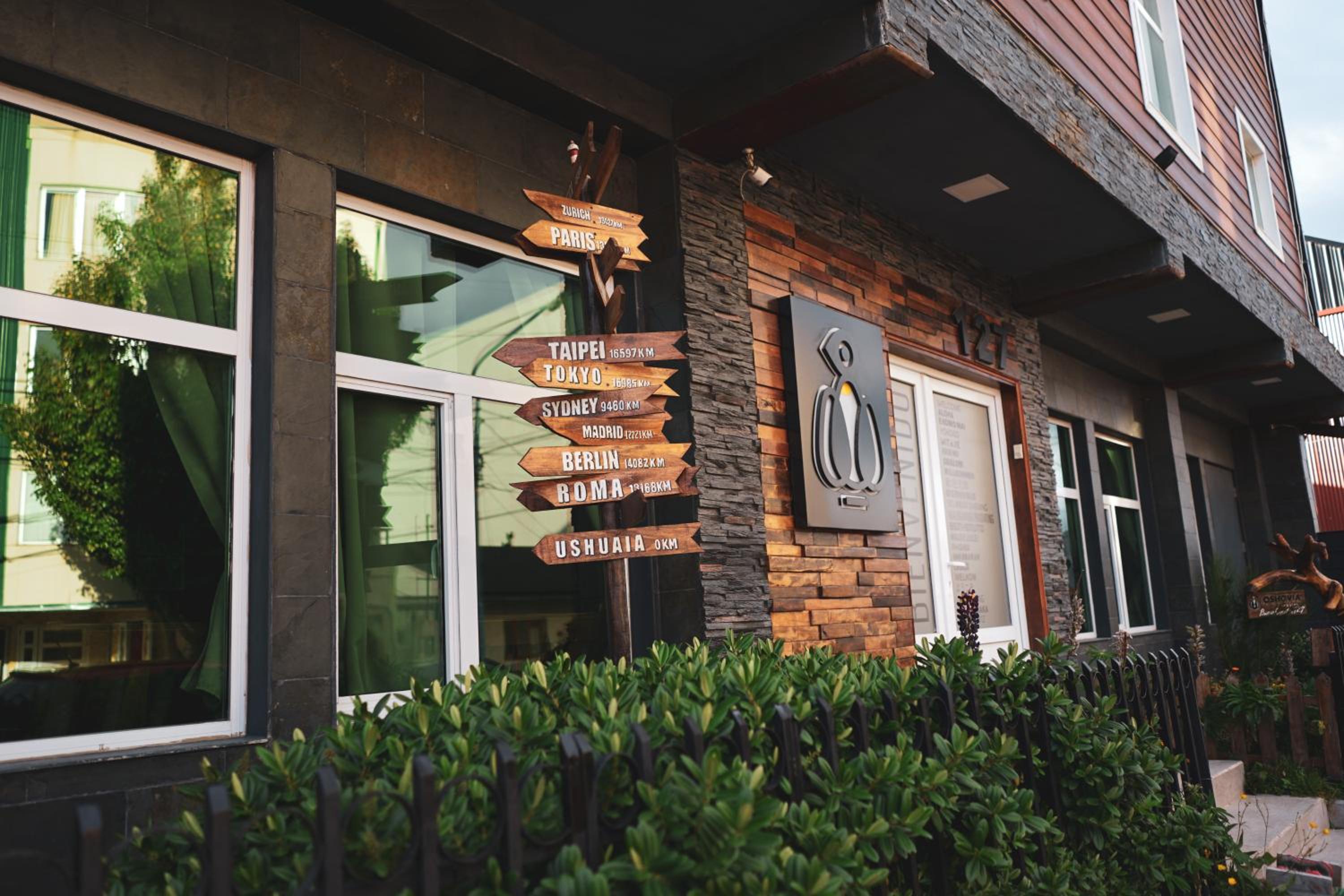 Hotel Oshovia Hostel - Image 1