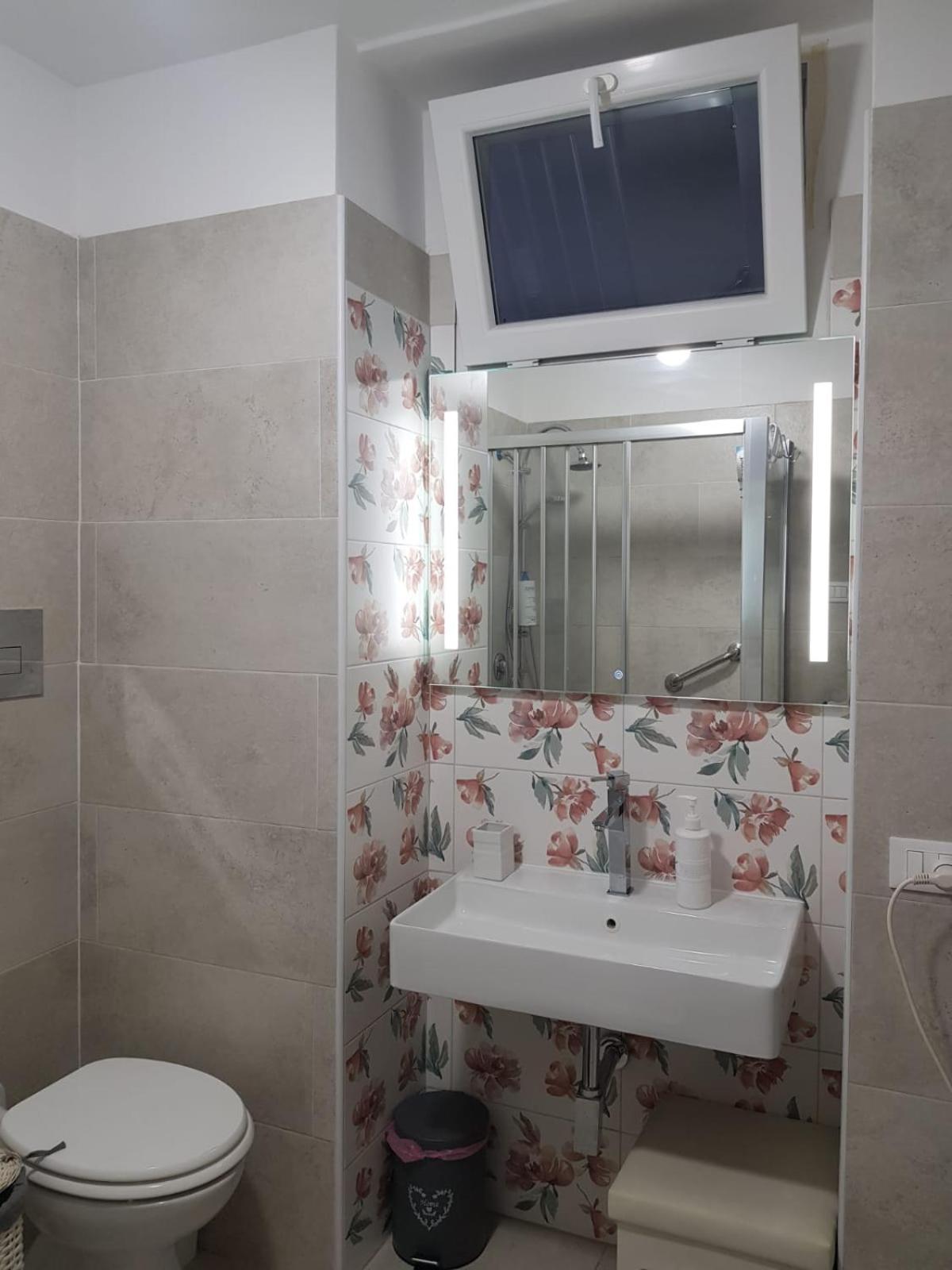 Casa Moneka en Palermo — bathroom