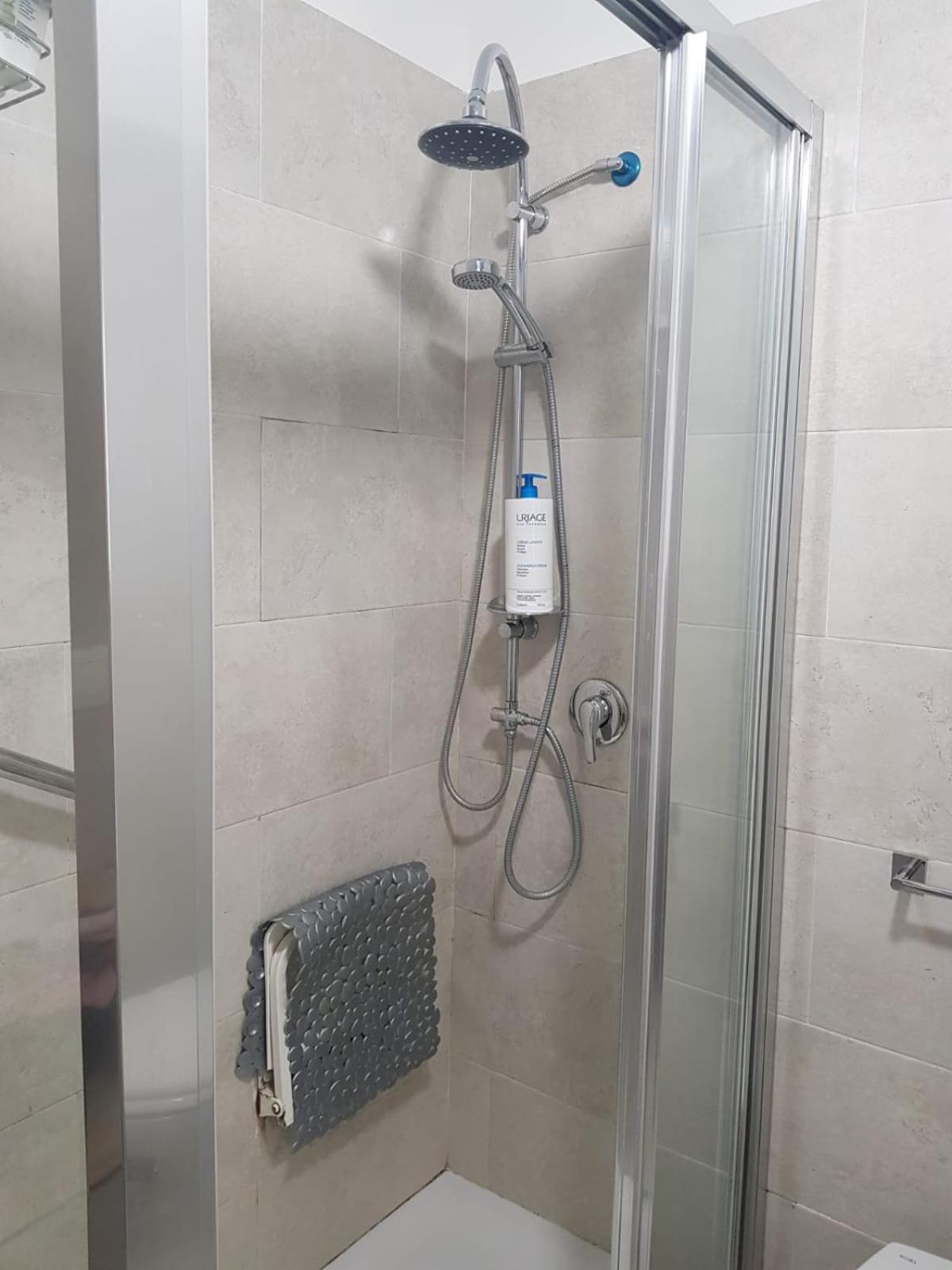 Casa Moneka en Palermo — bathroom