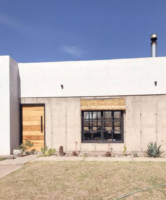 Moderna casa en las Paredes a 1 km del aeropuerto