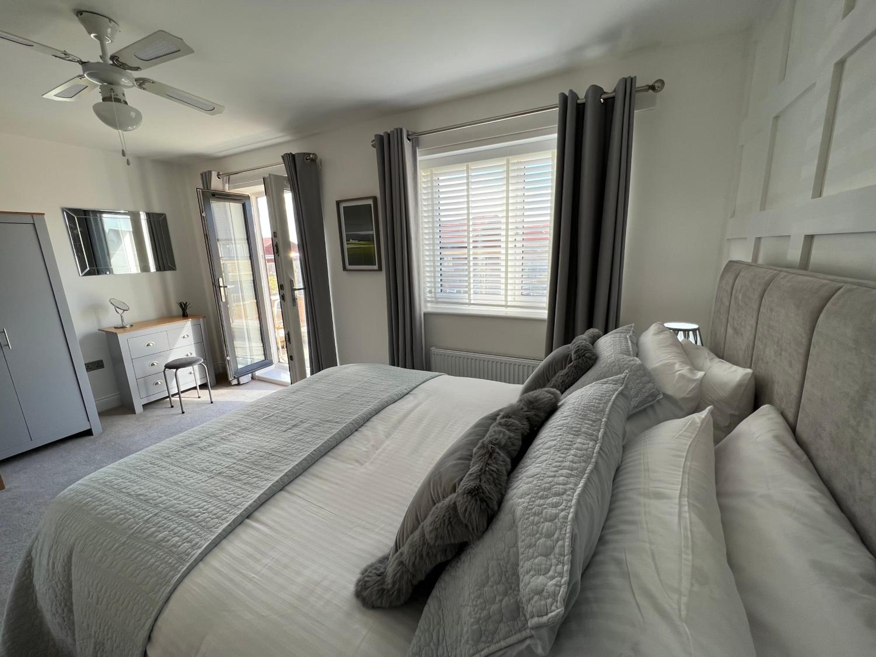 DAIRY COTTAGE WHITBY- HOT TUB - 4 Beds