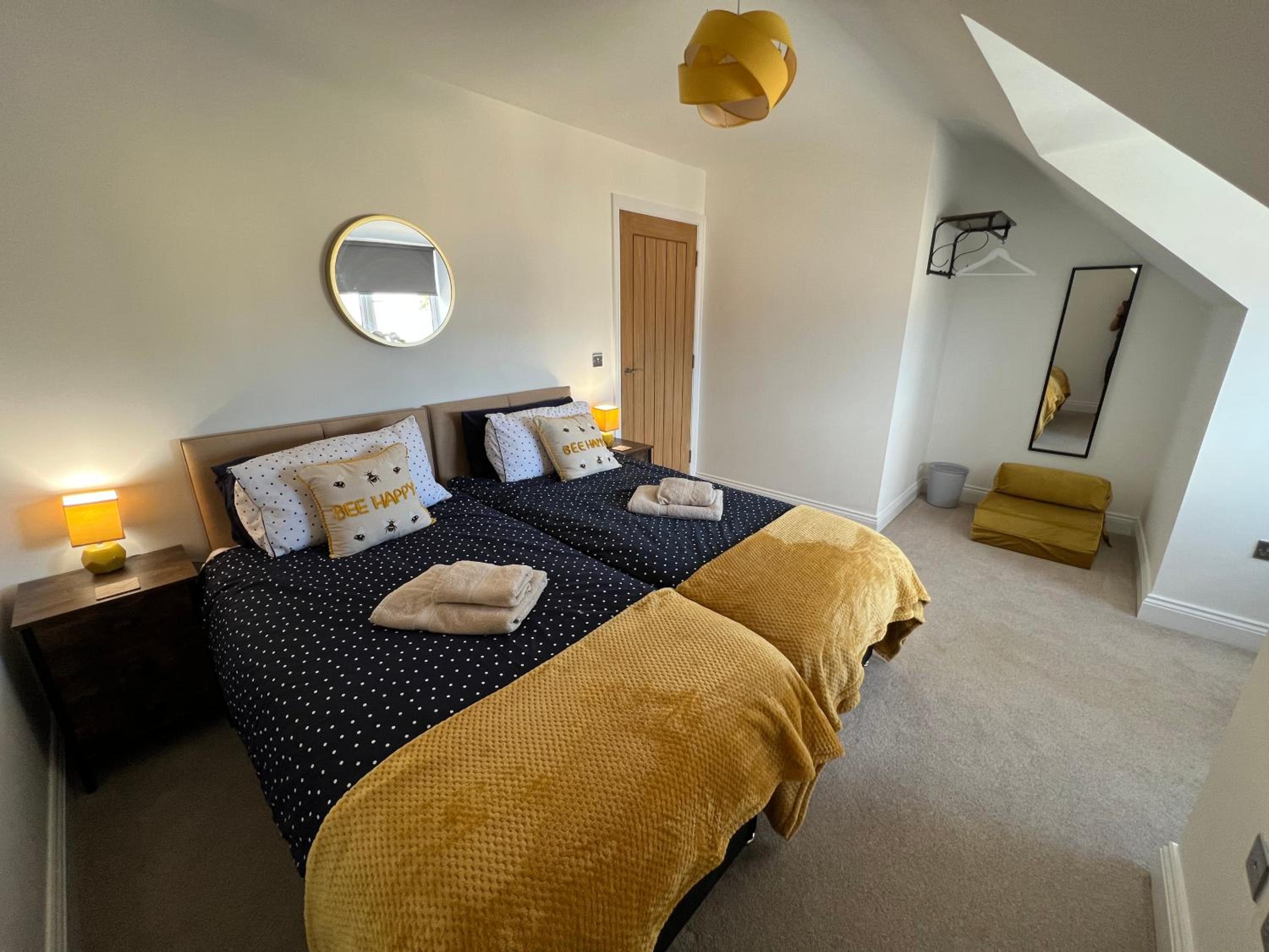 DAIRY COTTAGE WHITBY- HOT TUB - 4 Beds