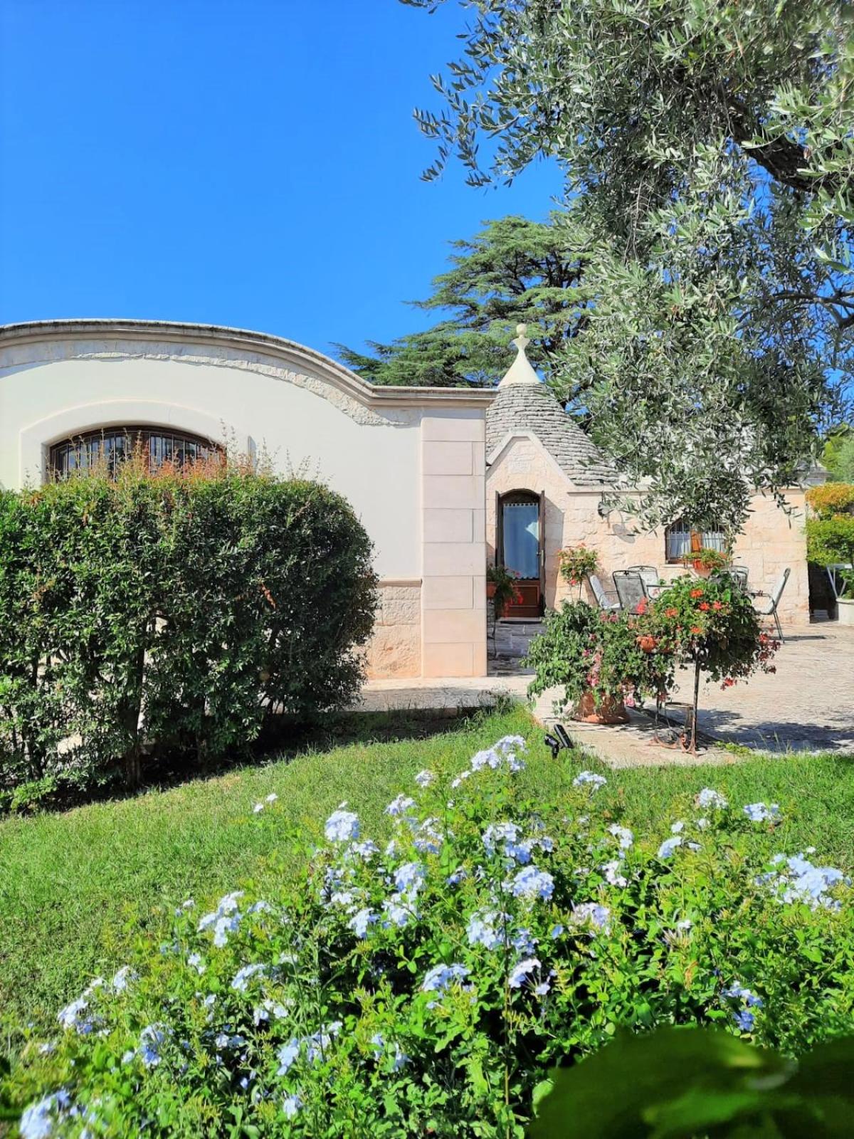 Trullo Leone view 2