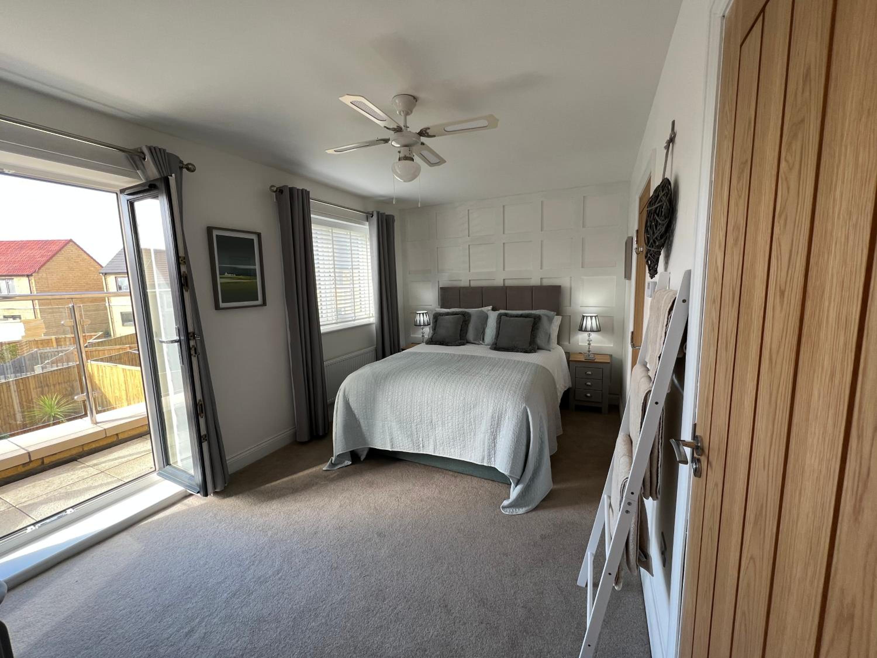 DAIRY COTTAGE WHITBY- HOT TUB - 4 Beds