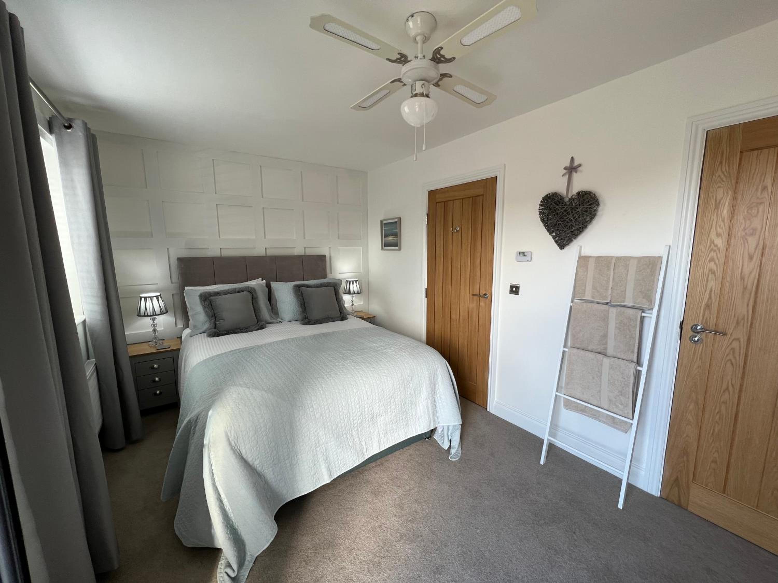 DAIRY COTTAGE WHITBY- HOT TUB - 4 Beds