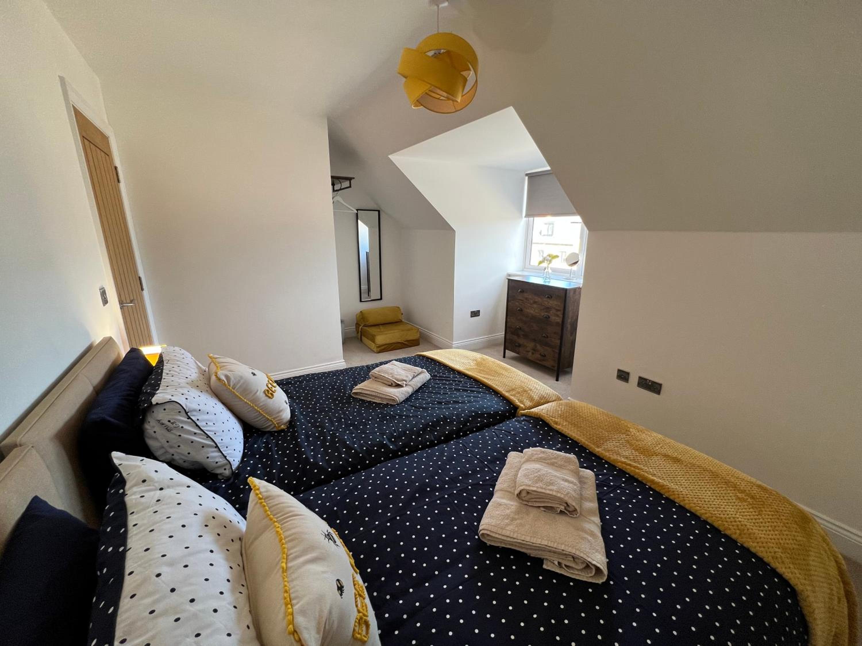 DAIRY COTTAGE WHITBY- HOT TUB - 4 Beds