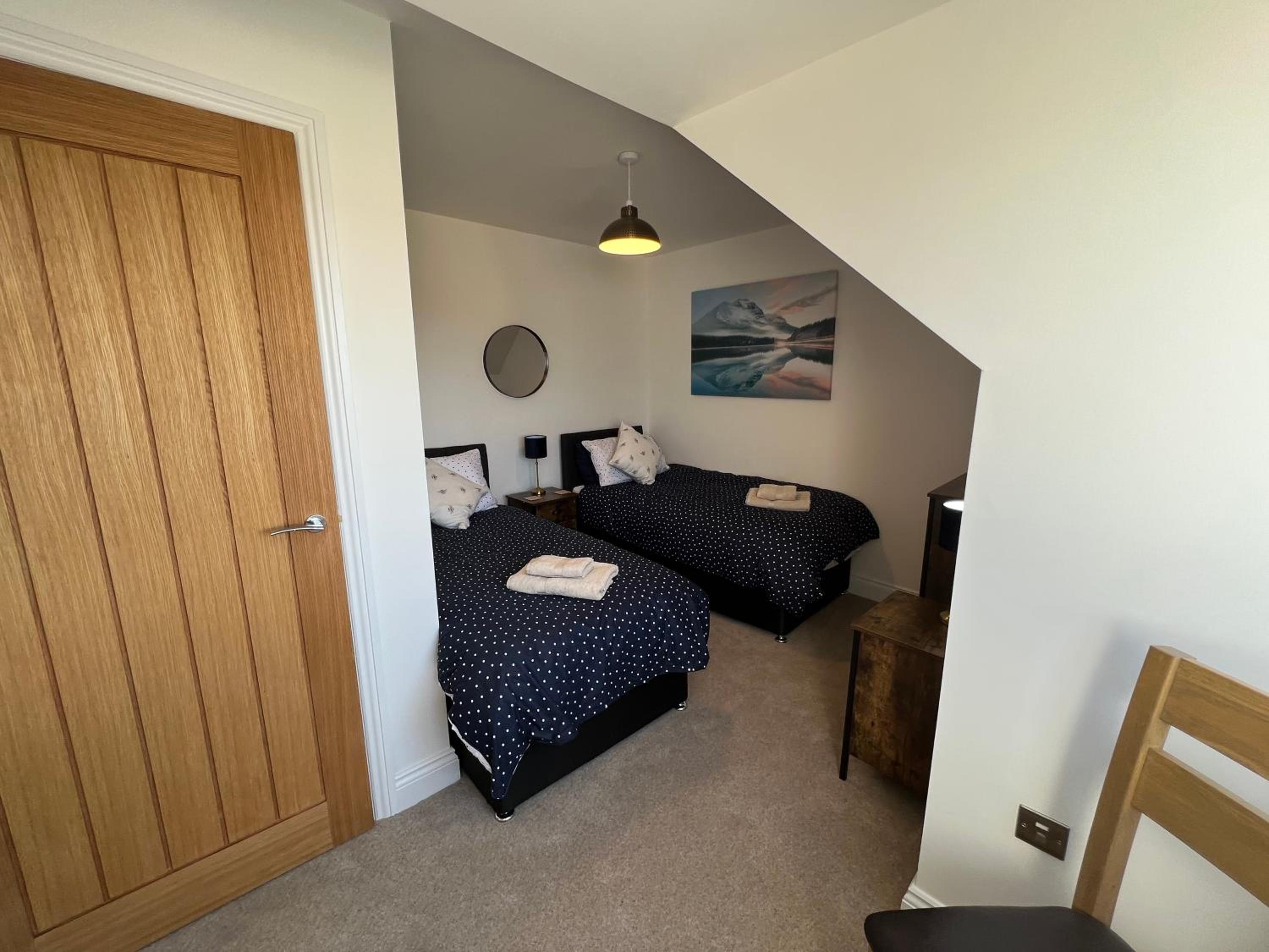 DAIRY COTTAGE WHITBY- HOT TUB - 4 Beds
