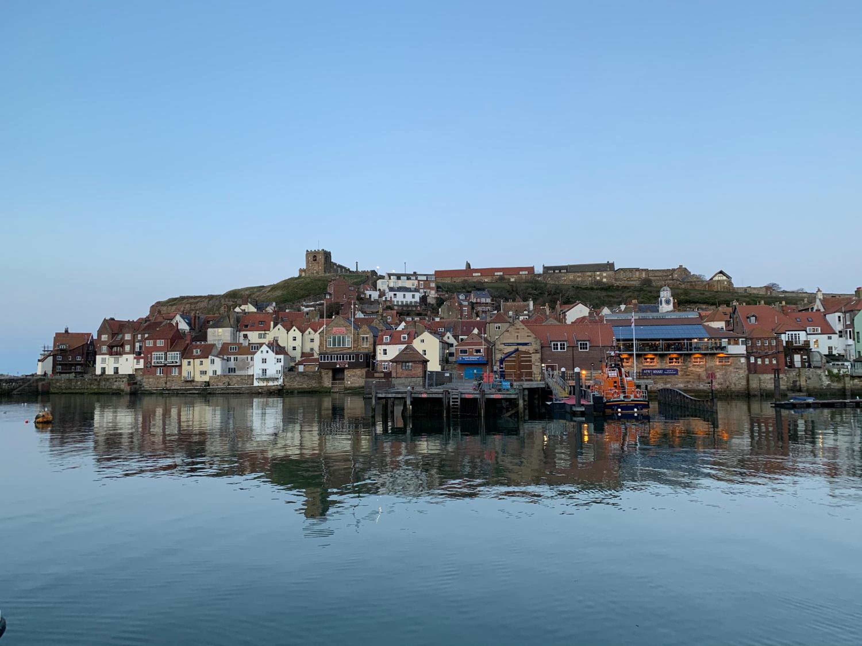 DAIRY COTTAGE WHITBY- HOT TUB - 4 Beds