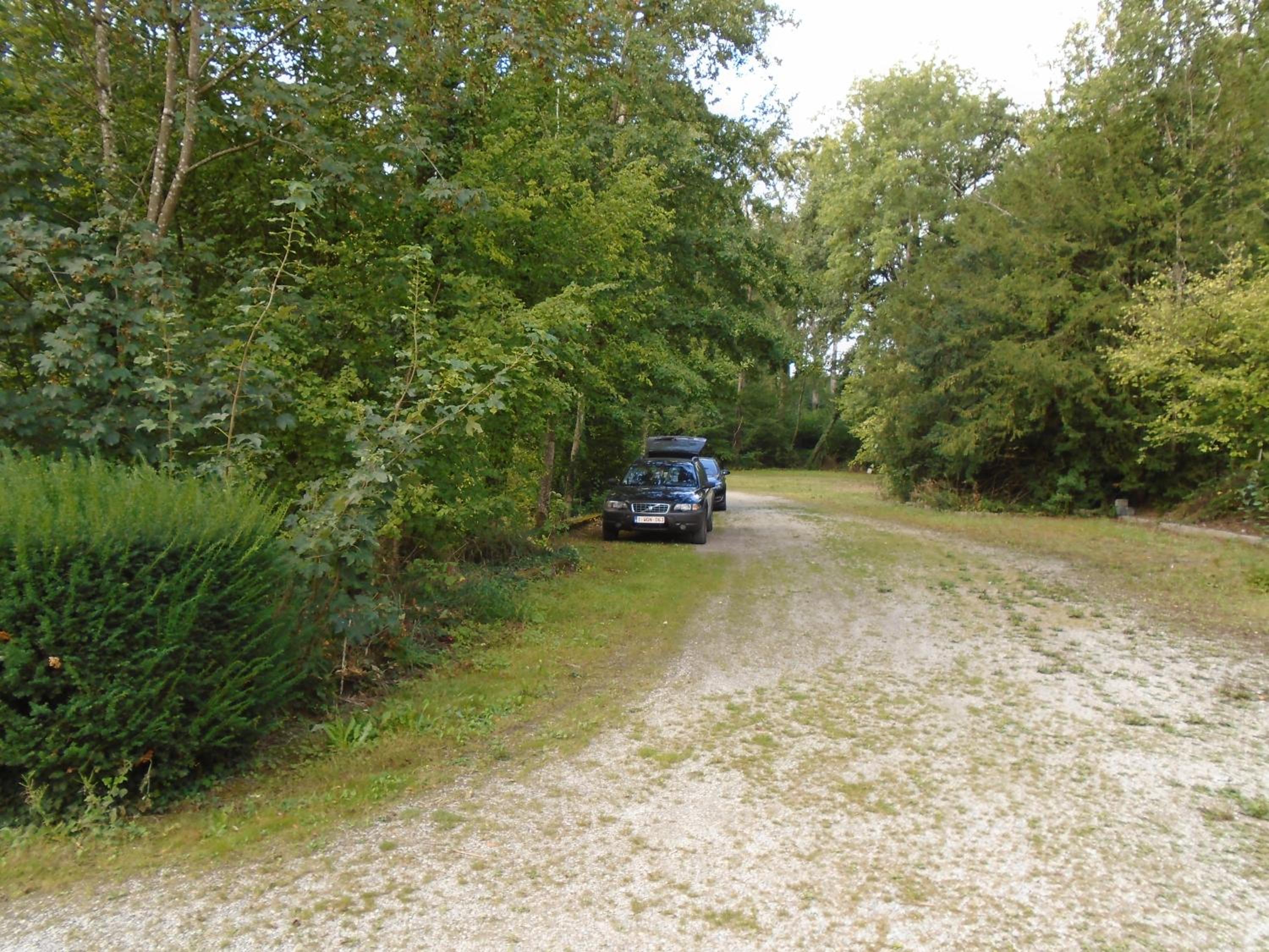 Deux étangs poissonneux au milieu des bois avec gîte moderne, la halte des deux lacs