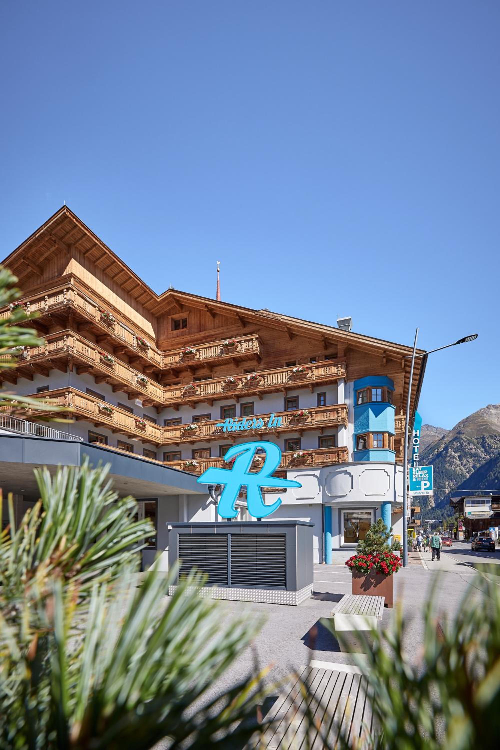 Hotel Riders In - Image 1