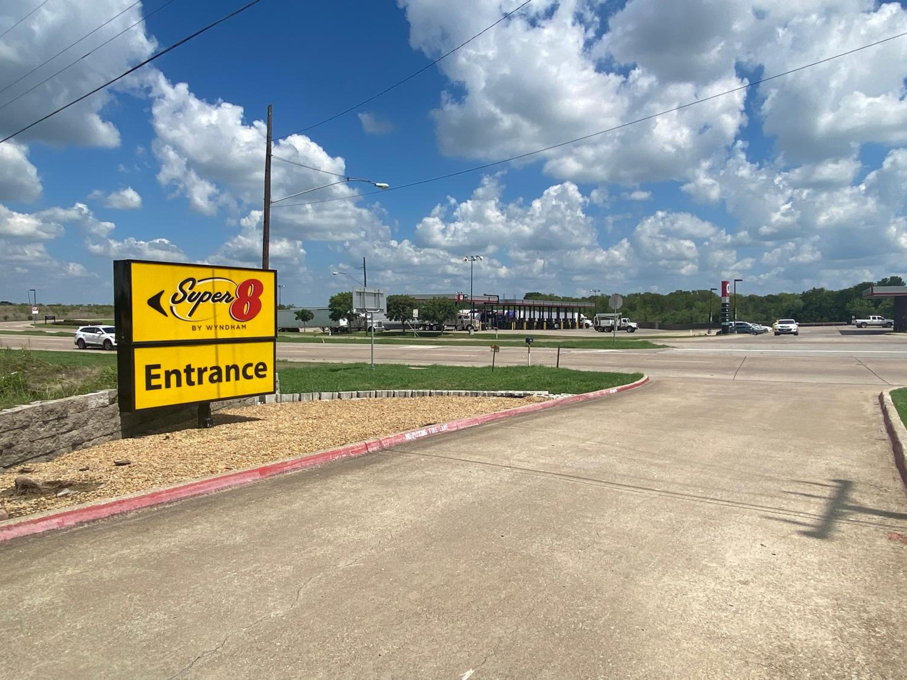 Super 8 by Wyndham Terrell view 3